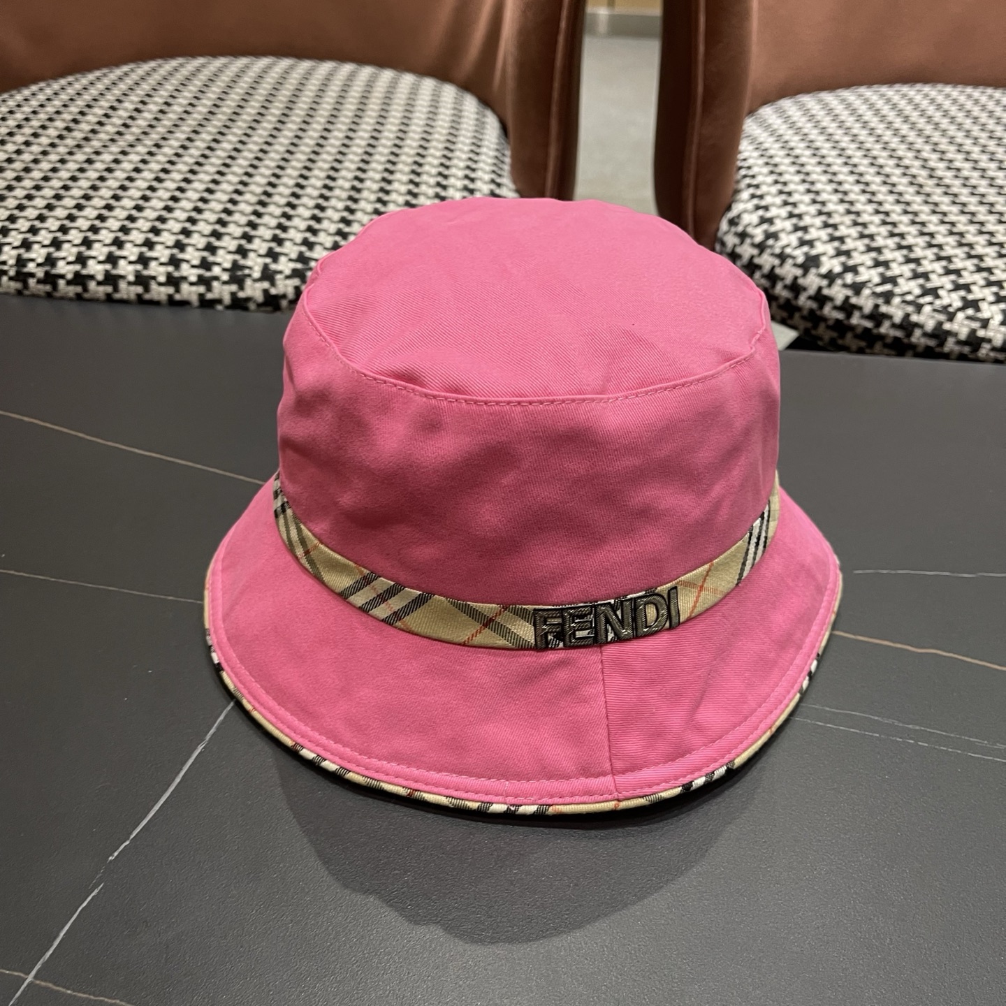 FENDI 芬迪 2026新款渔夫帽大牌高级十感足！简约尚时风，高质品，尊享品质感！