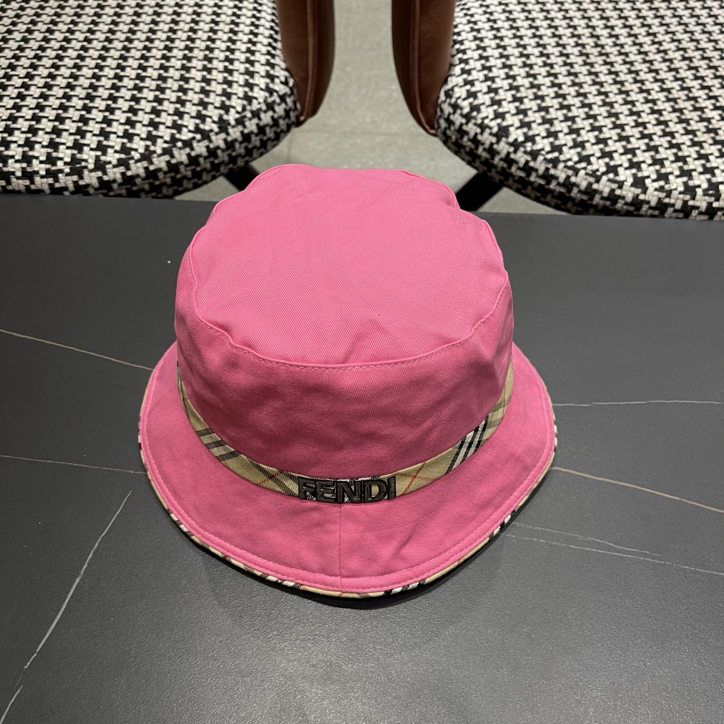 FENDI 芬迪 2026新款渔夫帽大牌高级十感足！简约尚时风，高质品，尊享品质感！
