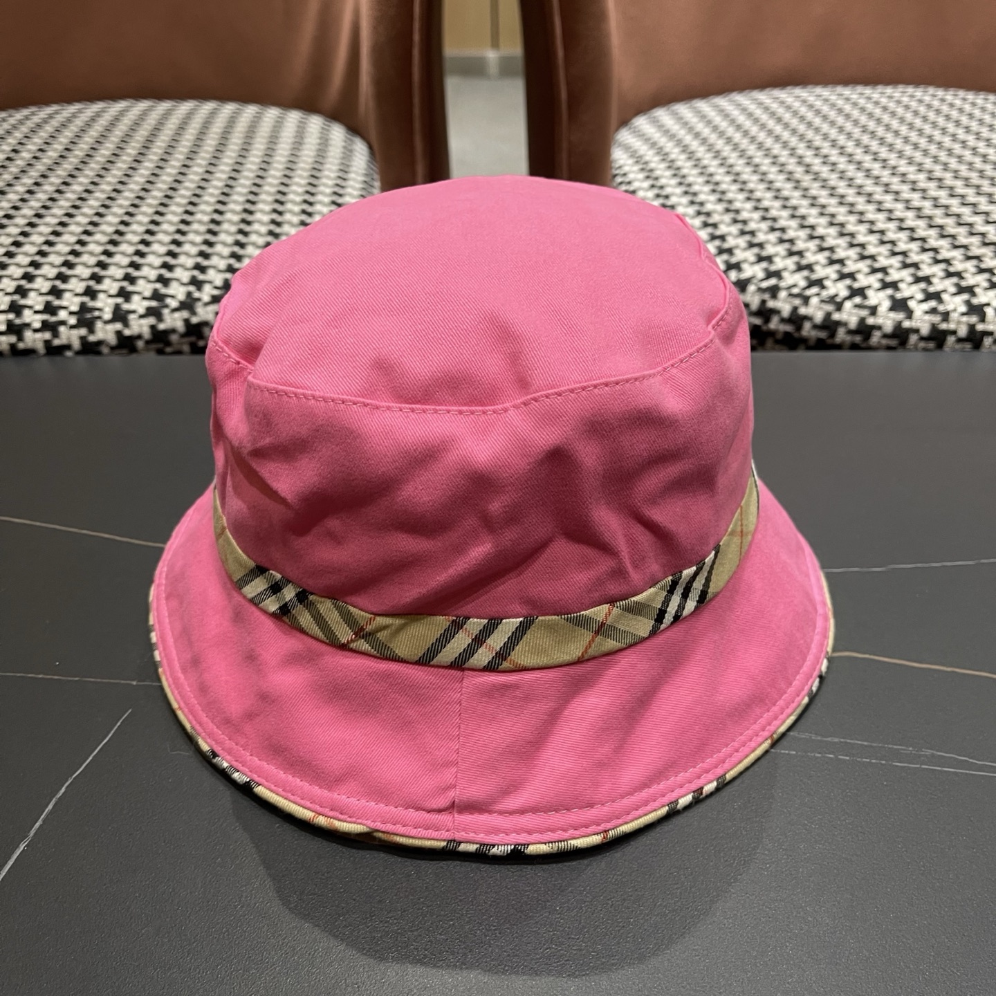 FENDI 芬迪 2026新款渔夫帽大牌高级十感足！简约尚时风，高质品，尊享品质感！