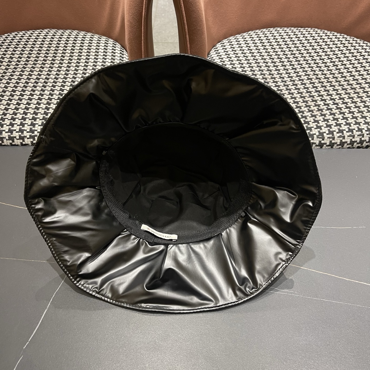 MONCLER（蒙口）渔夫帽女春夏季新款优雅出游可折叠太阳帽大帽檐遮脸防晒遮阳帽女