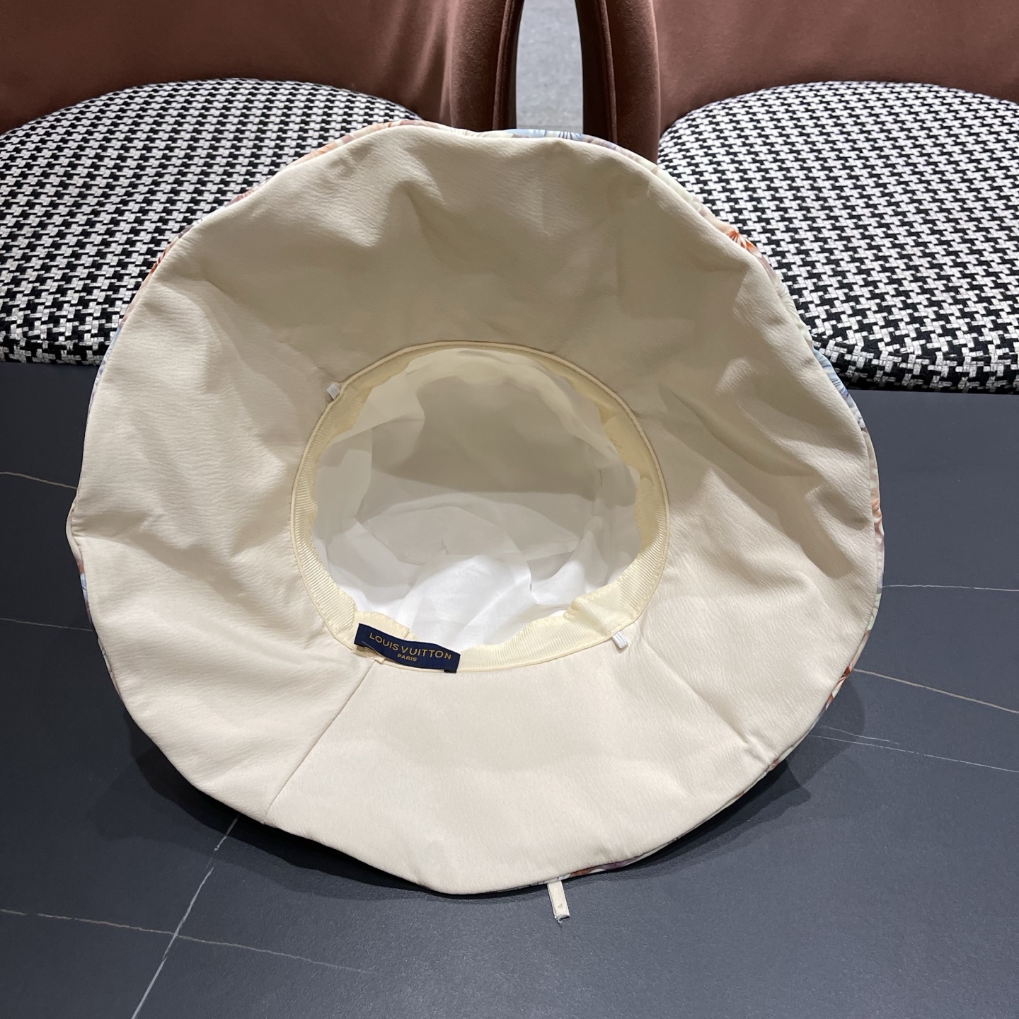 LV路易威登 夏季轻薄透气花朵拼色帽子女士百搭盆帽显脸小渔夫帽防晒遮阳帽潮