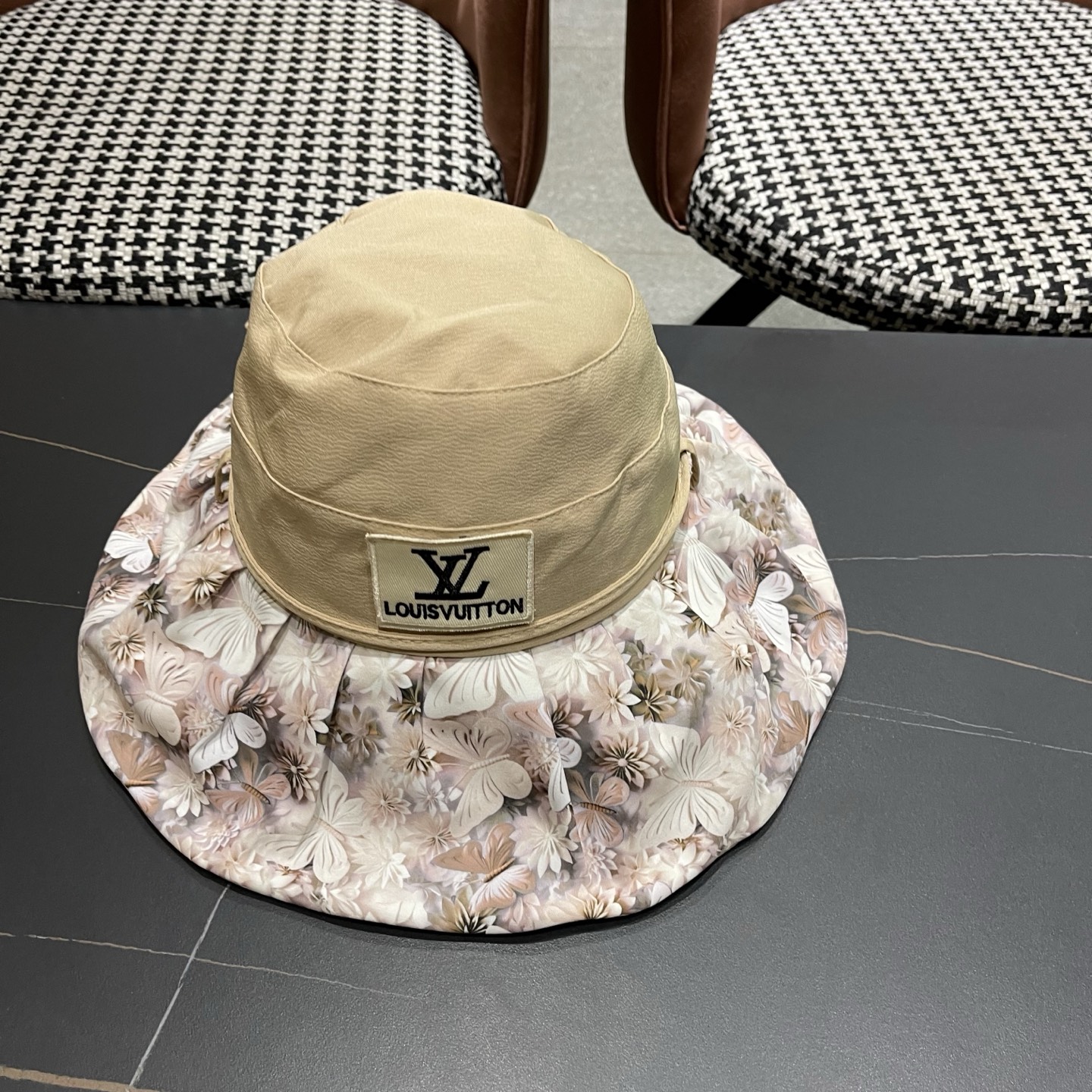 LV路易威登 夏季轻薄透气花朵拼色帽子女士百搭盆帽显脸小渔夫帽防晒遮阳帽潮