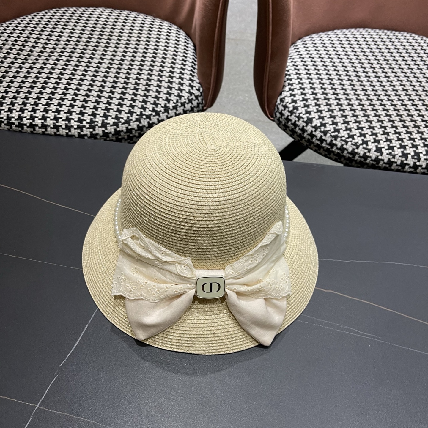 迪奥Dior 法式赫本风大檐渔夫帽子女新款海边度假草帽显脸小蝴蝶结盆帽