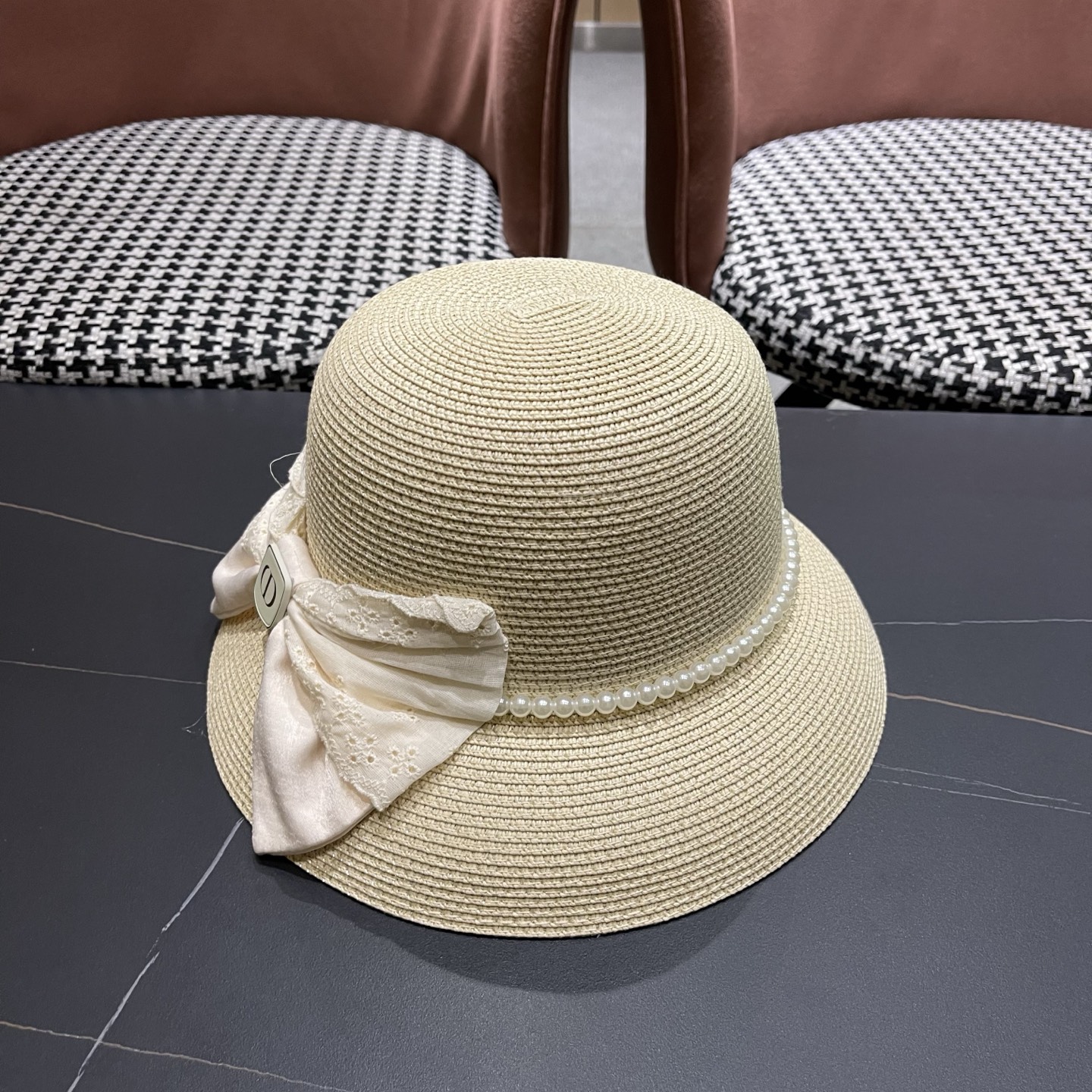迪奥Dior 法式赫本风大檐渔夫帽子女新款海边度假草帽显脸小蝴蝶结盆帽