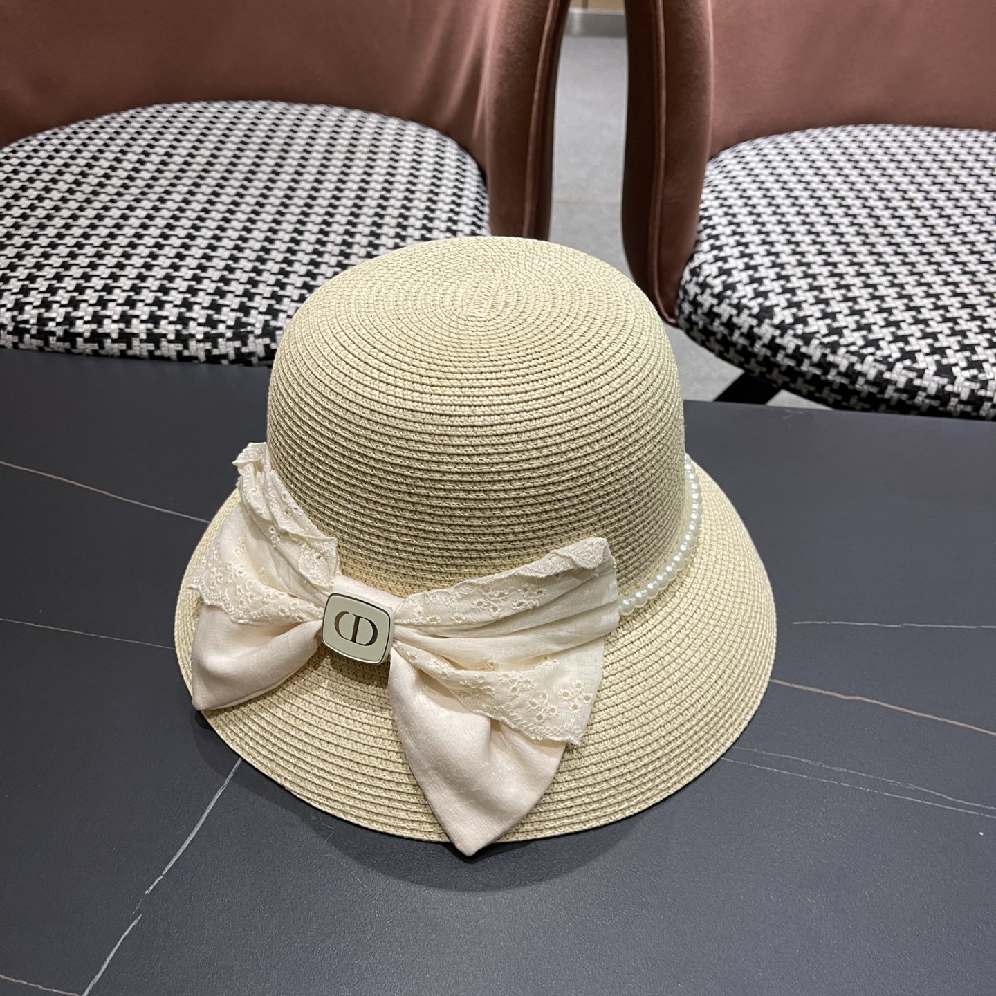 迪奥Dior 法式赫本风大檐渔夫帽子女新款海边度假草帽显脸小蝴蝶结盆帽