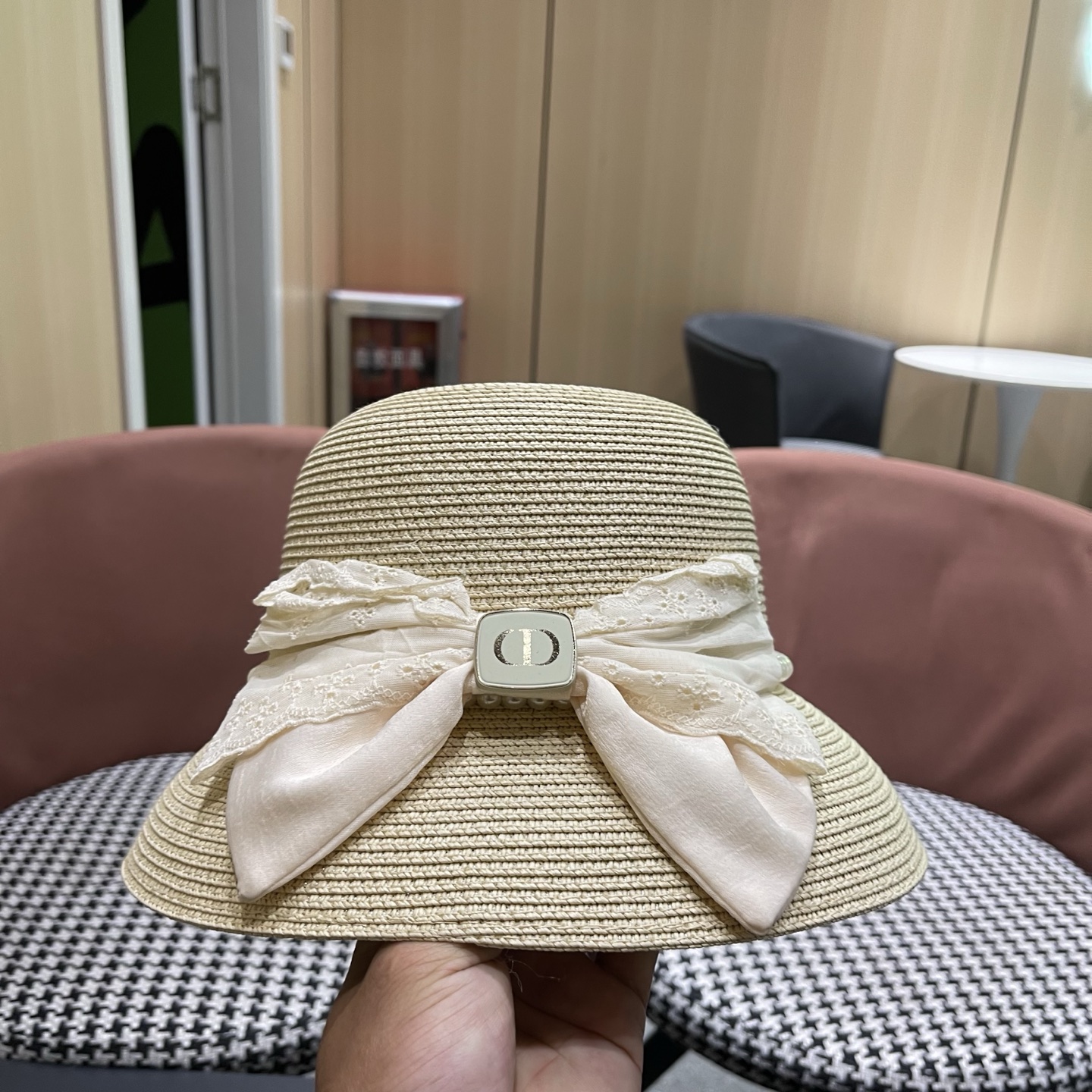 迪奥Dior 法式赫本风大檐渔夫帽子女新款海边度假草帽显脸小蝴蝶结盆帽