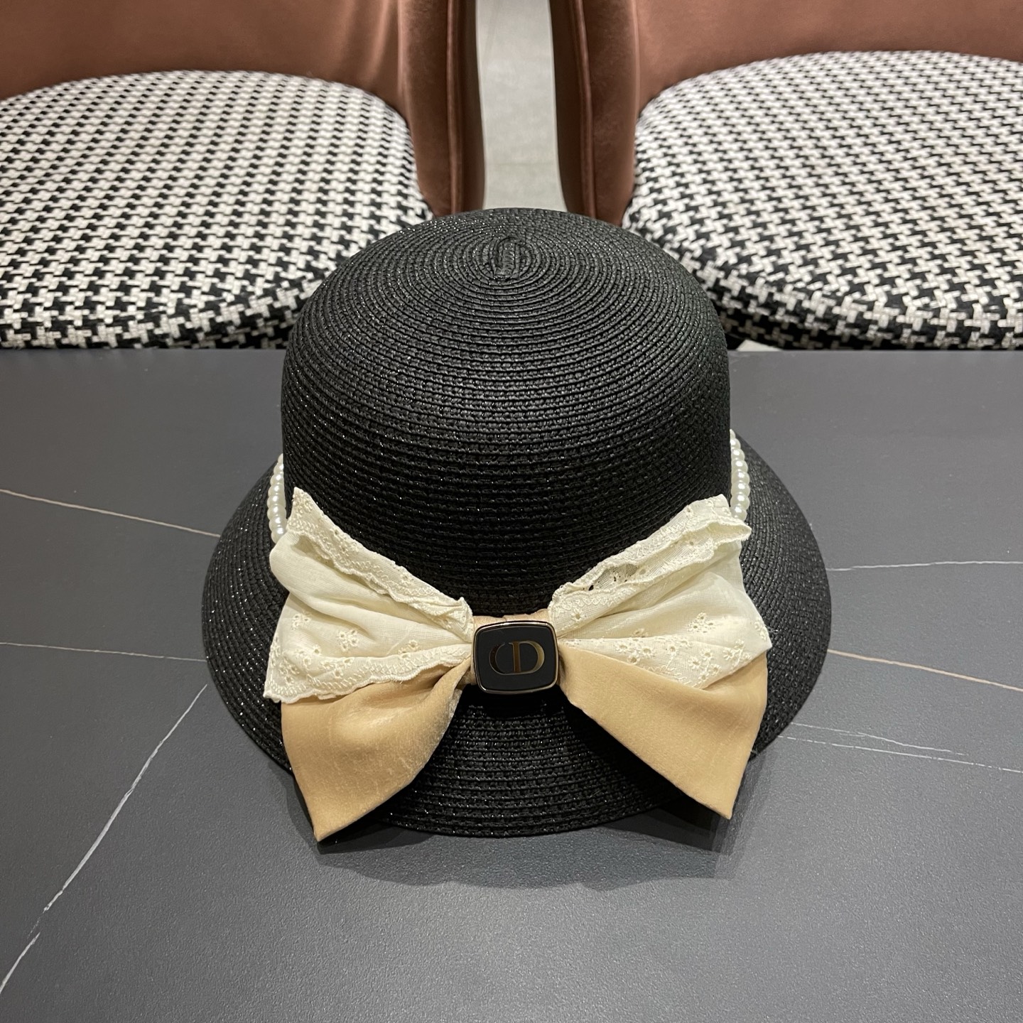 迪奥Dior 法式赫本风大檐渔夫帽子女新款海边度假草帽显脸小蝴蝶结盆帽