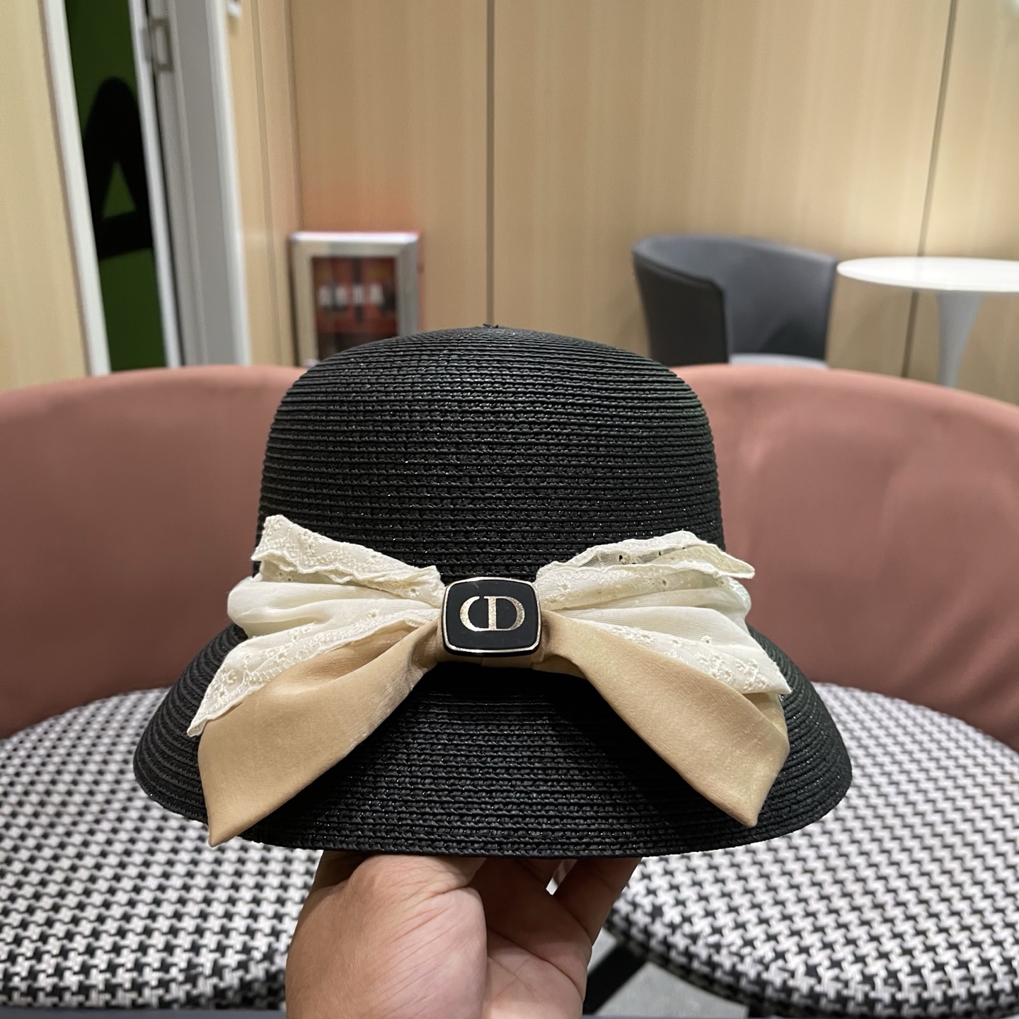 迪奥Dior 法式赫本风大檐渔夫帽子女新款海边度假草帽显脸小蝴蝶结盆帽