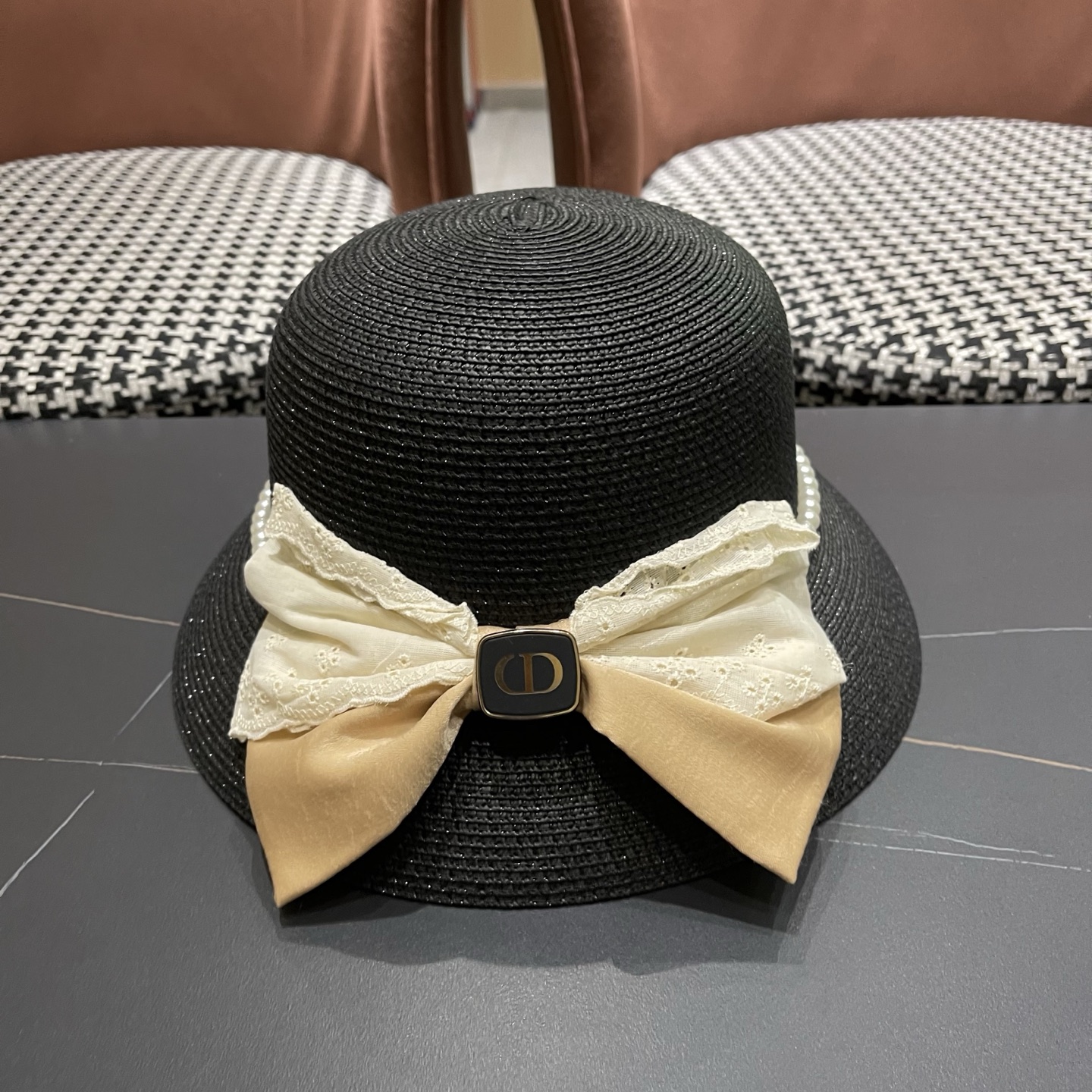 迪奥Dior 法式赫本风大檐渔夫帽子女新款海边度假草帽显脸小蝴蝶结盆帽