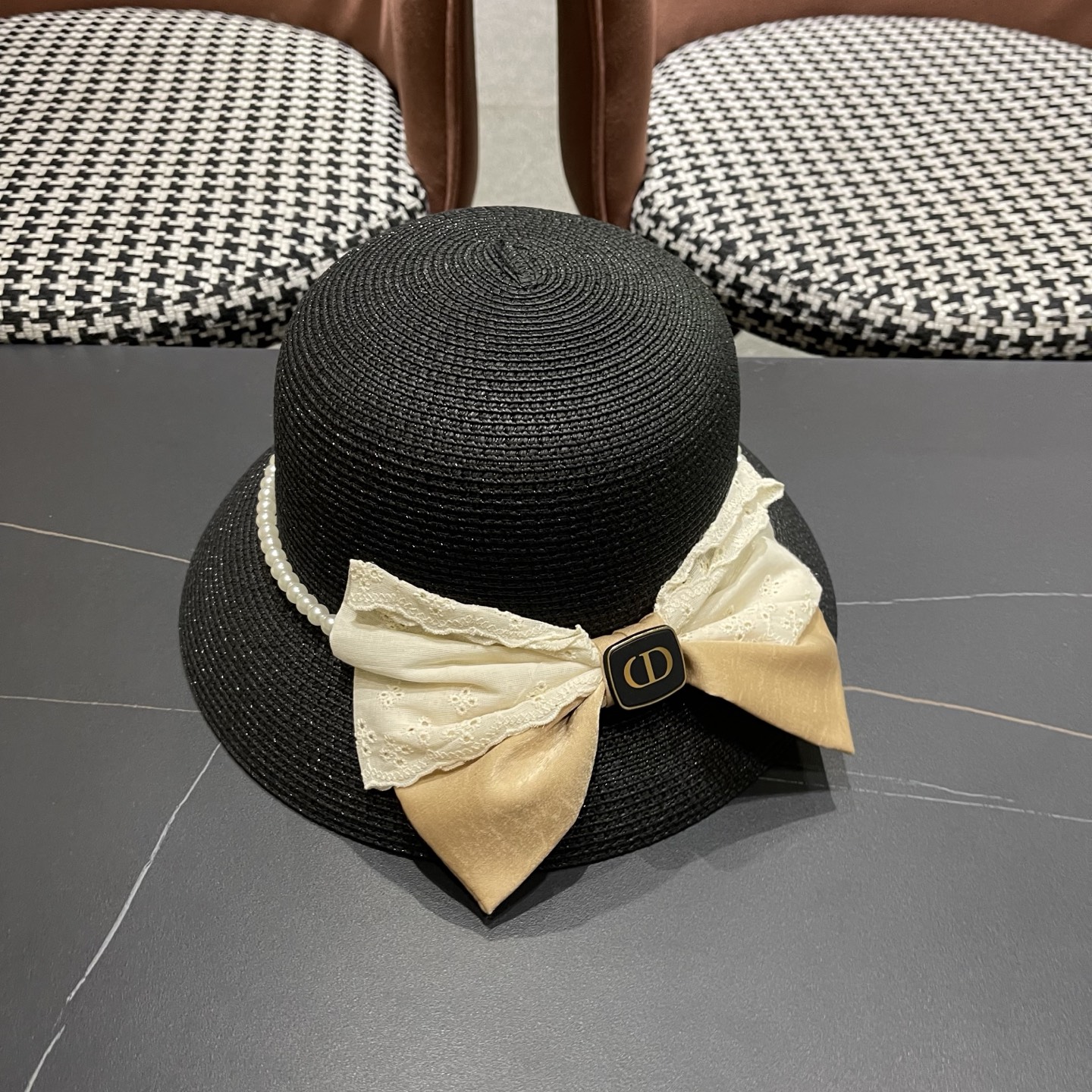 迪奥Dior 法式赫本风大檐渔夫帽子女新款海边度假草帽显脸小蝴蝶结盆帽