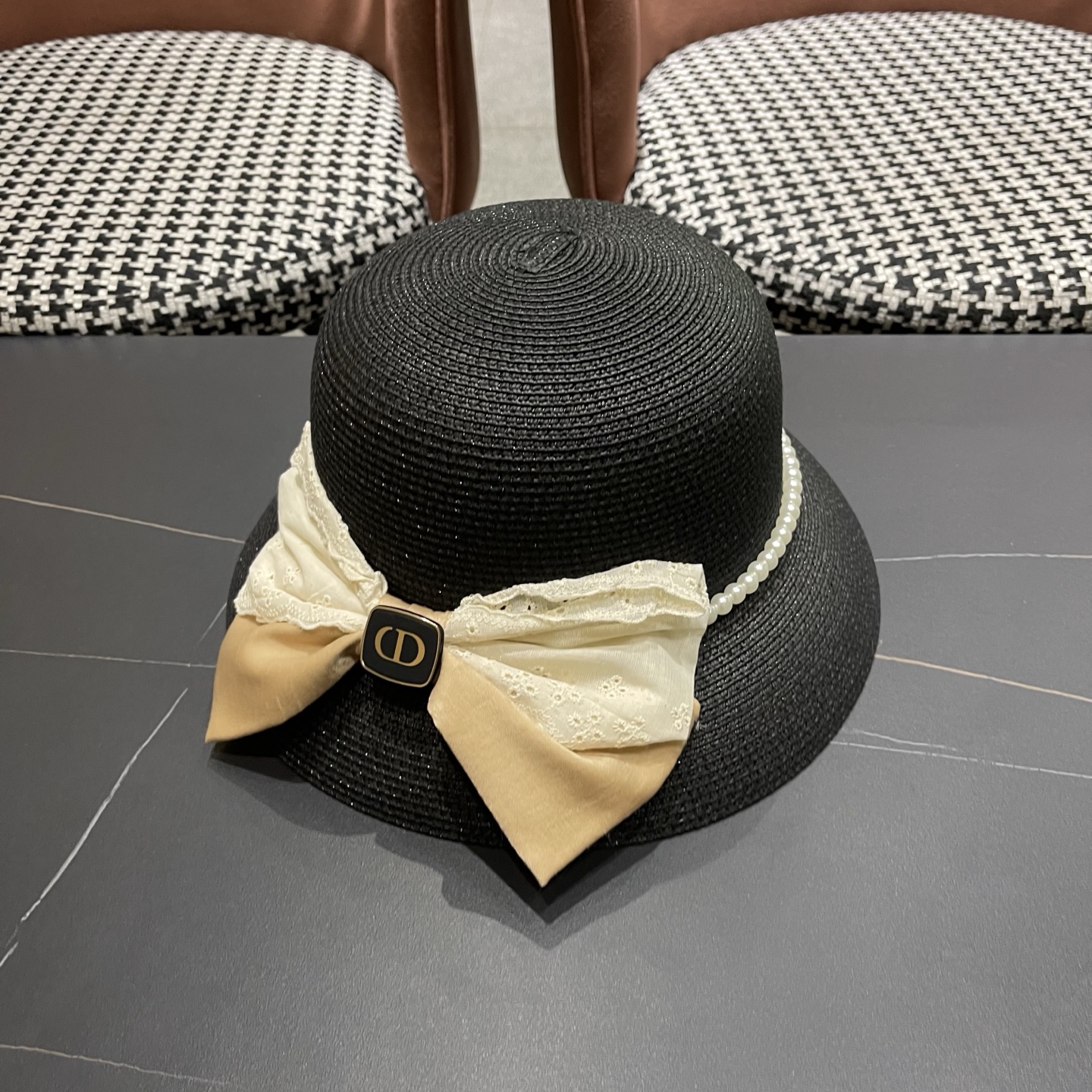 迪奥Dior 法式赫本风大檐渔夫帽子女新款海边度假草帽显脸小蝴蝶结盆帽
