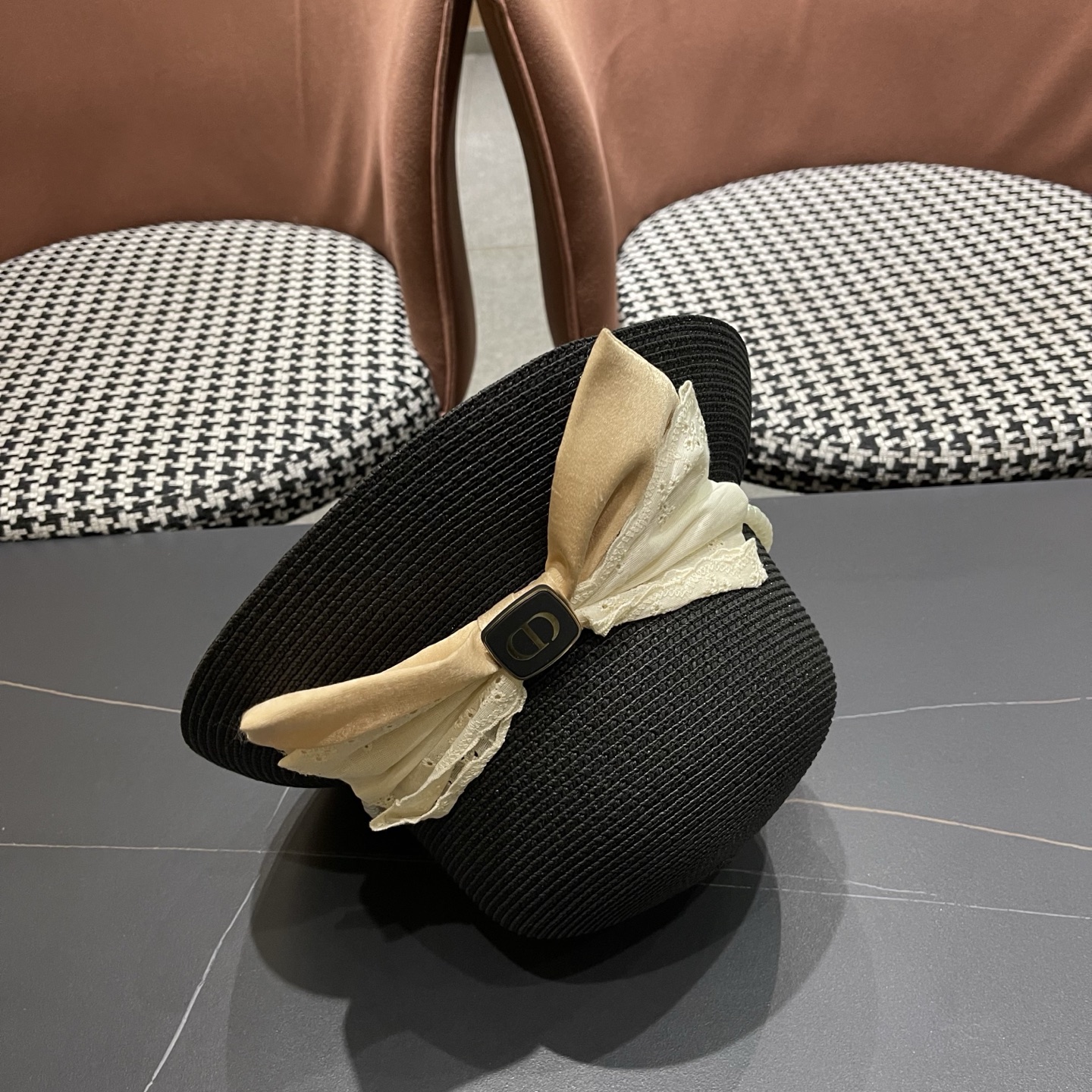 迪奥Dior 法式赫本风大檐渔夫帽子女新款海边度假草帽显脸小蝴蝶结盆帽