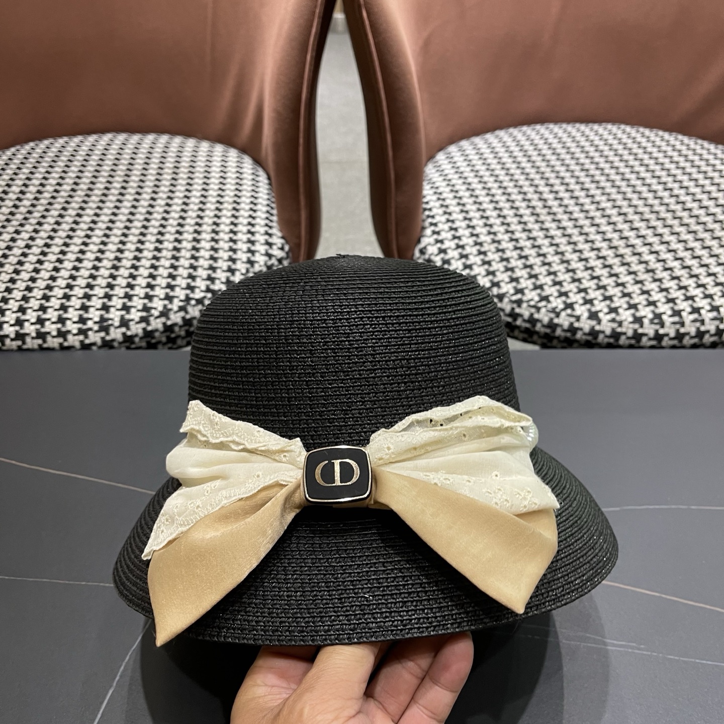 迪奥Dior 法式赫本风大檐渔夫帽子女新款海边度假草帽显脸小蝴蝶结盆帽