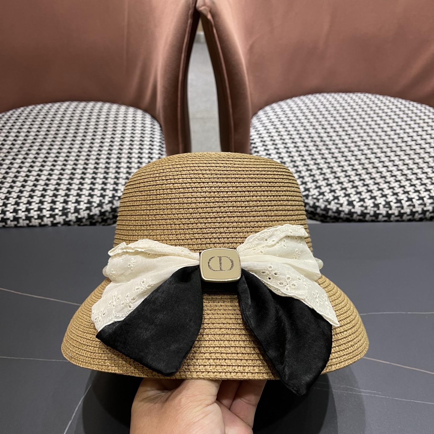 迪奥Dior 法式赫本风大檐渔夫帽子女新款海边度假草帽显脸小蝴蝶结盆帽