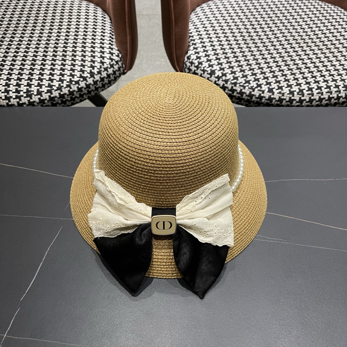 迪奥Dior 法式赫本风大檐渔夫帽子女新款海边度假草帽显脸小蝴蝶结盆帽