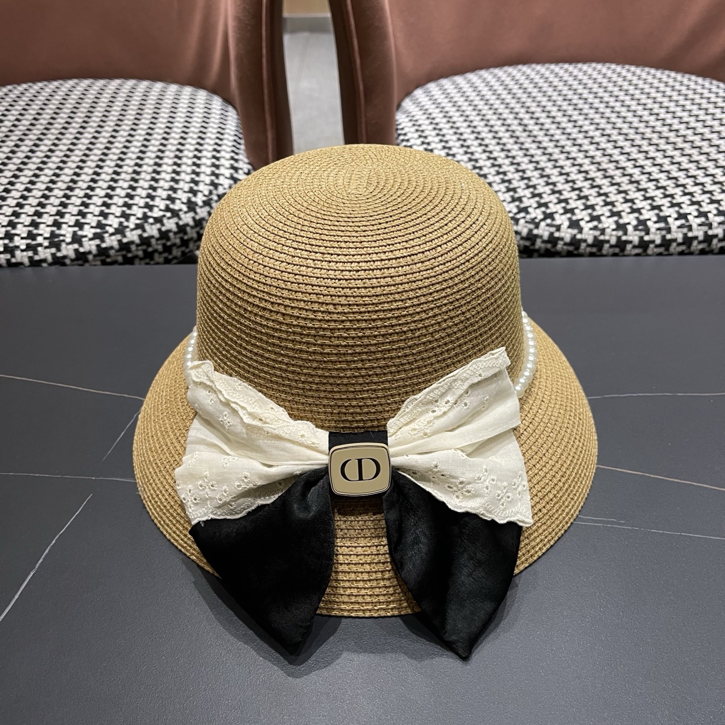 迪奥Dior 法式赫本风大檐渔夫帽子女新款海边度假草帽显脸小蝴蝶结盆帽