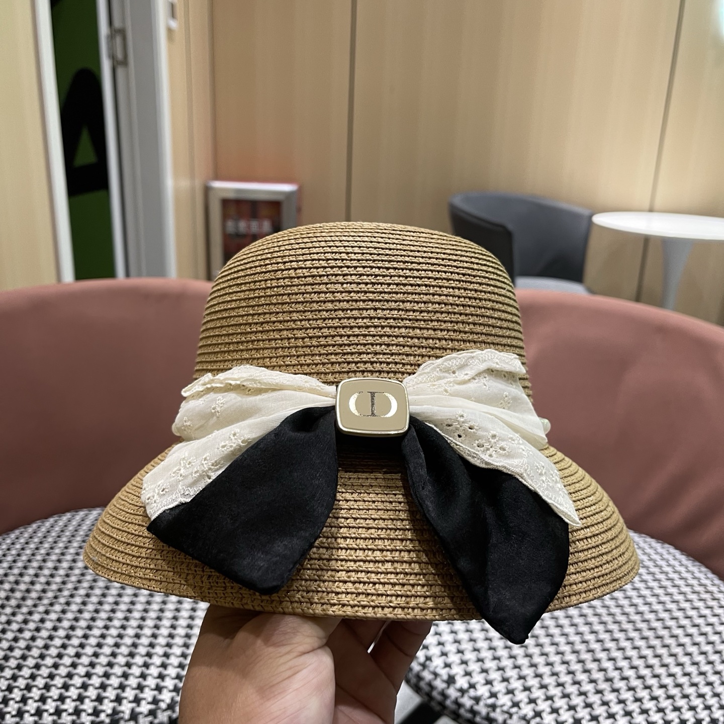 迪奥Dior 法式赫本风大檐渔夫帽子女新款海边度假草帽显脸小蝴蝶结盆帽