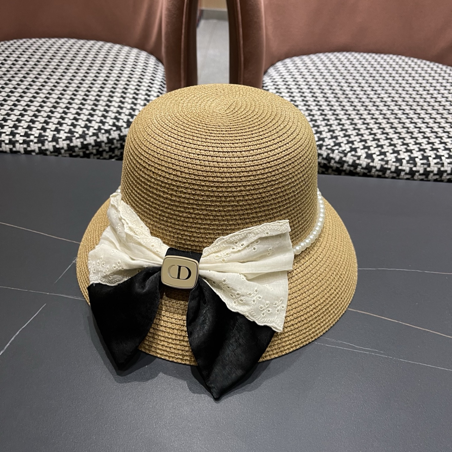 迪奥Dior 法式赫本风大檐渔夫帽子女新款海边度假草帽显脸小蝴蝶结盆帽