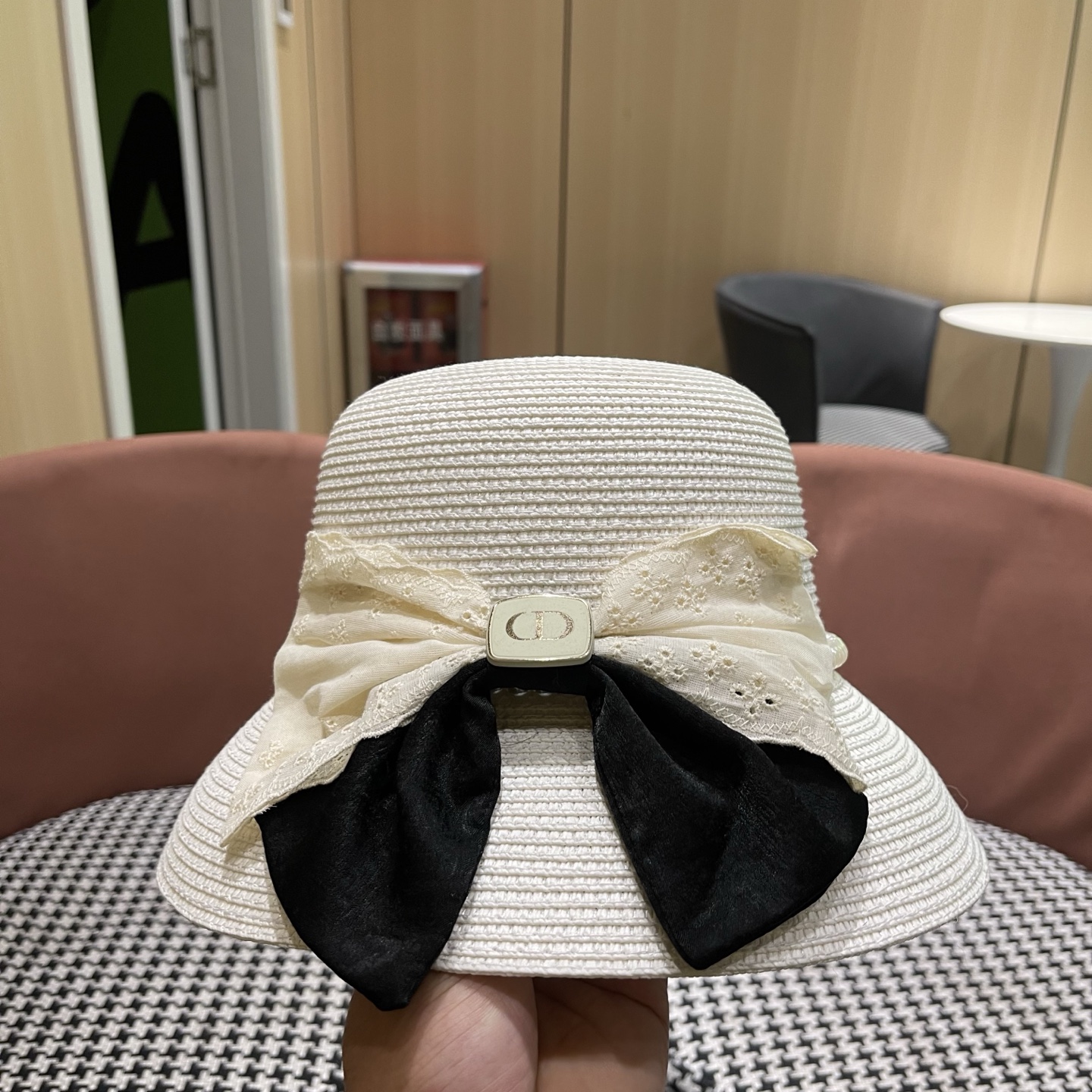 迪奥Dior 法式赫本风大檐渔夫帽子女新款海边度假草帽显脸小蝴蝶结盆帽