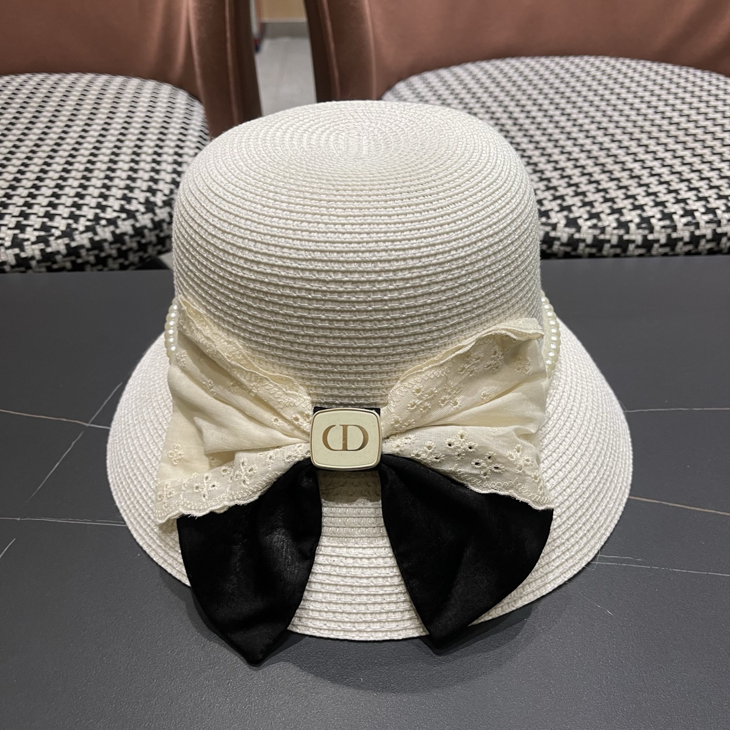 迪奥Dior 法式赫本风大檐渔夫帽子女新款海边度假草帽显脸小蝴蝶结盆帽