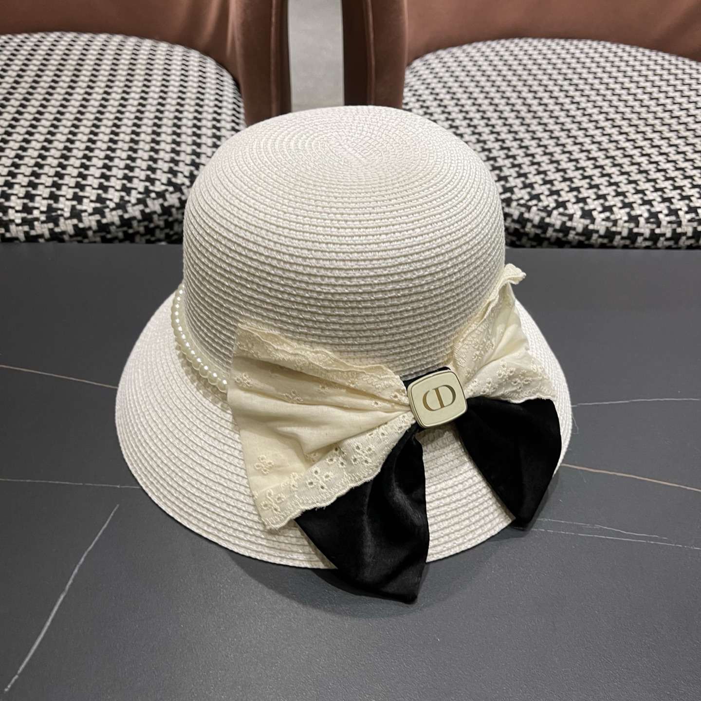 迪奥Dior 法式赫本风大檐渔夫帽子女新款海边度假草帽显脸小蝴蝶结盆帽