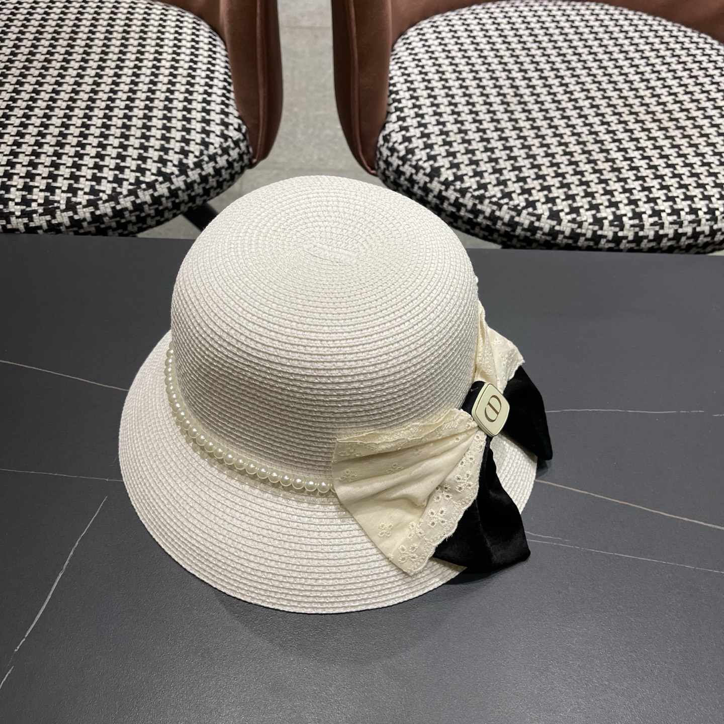 迪奥Dior 法式赫本风大檐渔夫帽子女新款海边度假草帽显脸小蝴蝶结盆帽