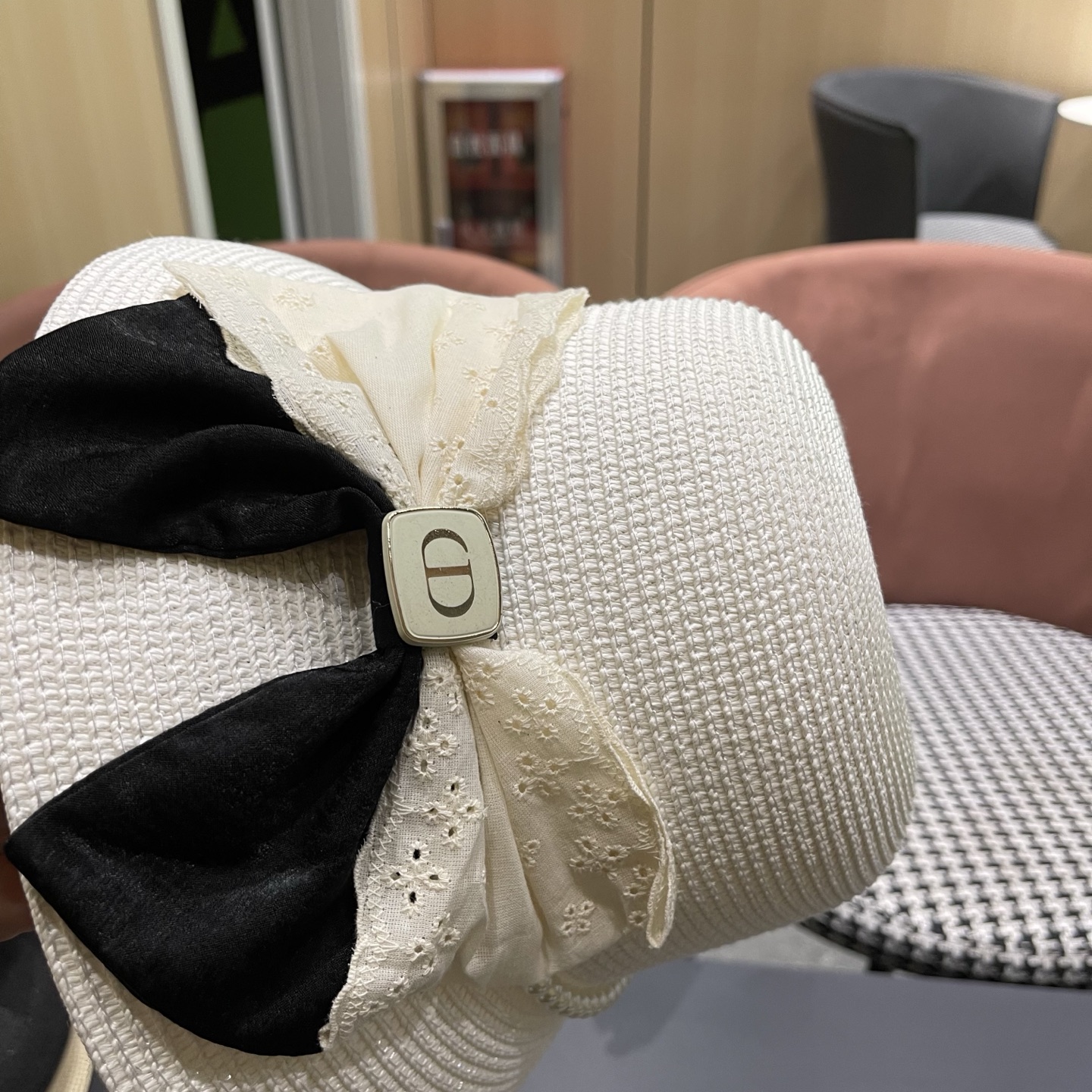 迪奥Dior 法式赫本风大檐渔夫帽子女新款海边度假草帽显脸小蝴蝶结盆帽