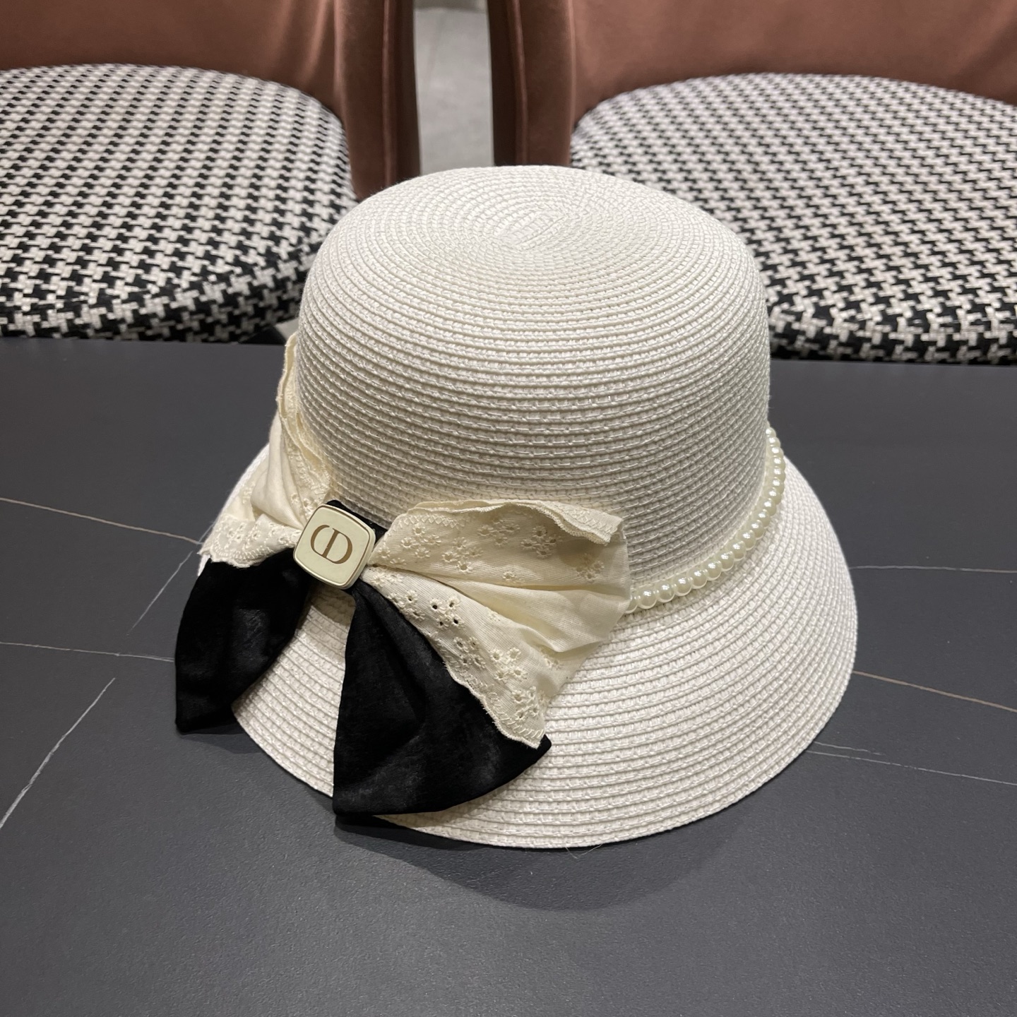 迪奥Dior 法式赫本风大檐渔夫帽子女新款海边度假草帽显脸小蝴蝶结盆帽