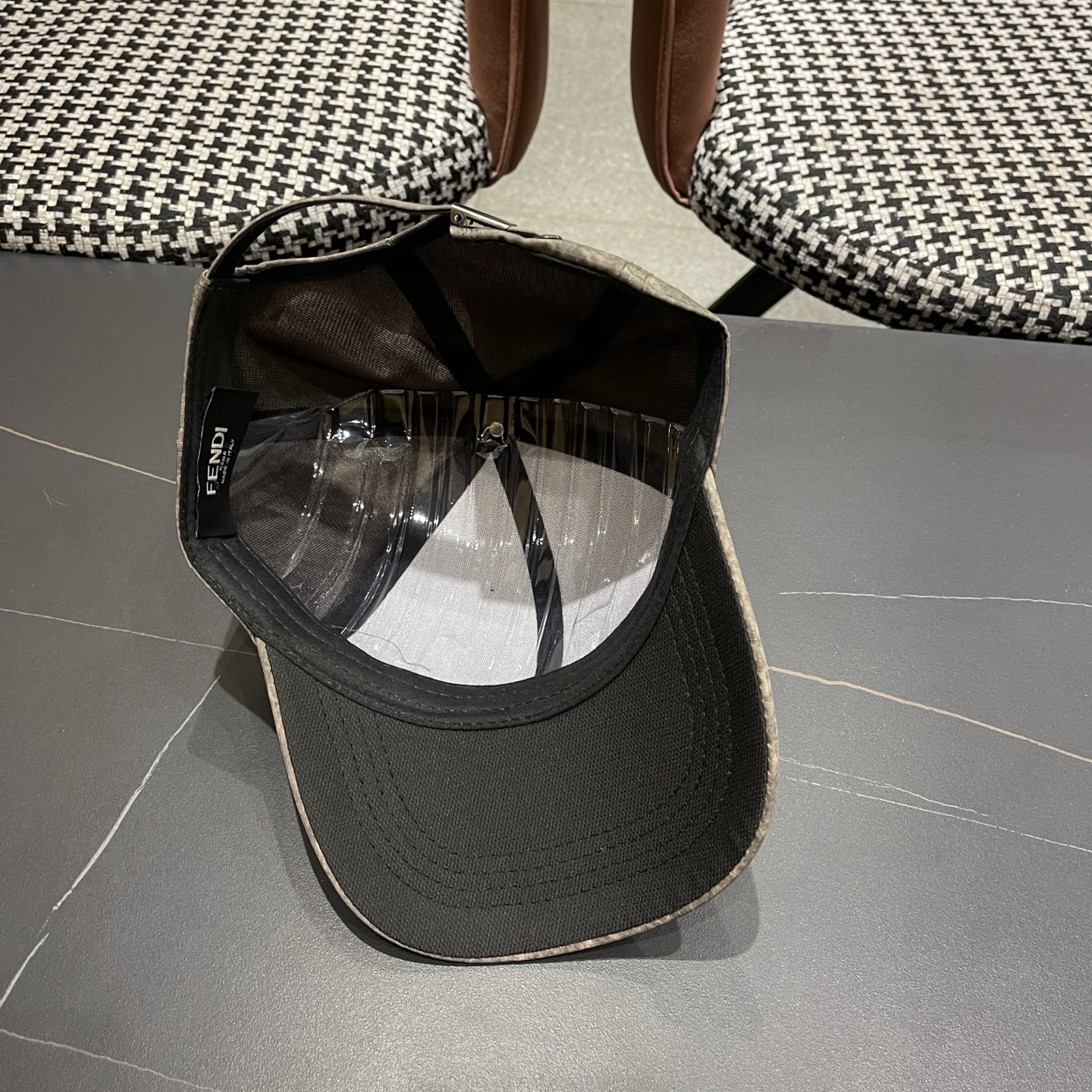 Fendi（芬迪）新款棒球帽，轻盈透气！质量超赞，基础头围56，贴片可调节，上图必卖款！