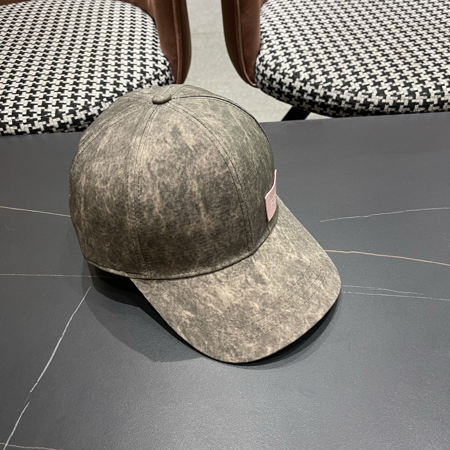 Fendi（芬迪）新款棒球帽，轻盈透气！质量超赞，基础头围56，贴片可调节，上图必卖款！