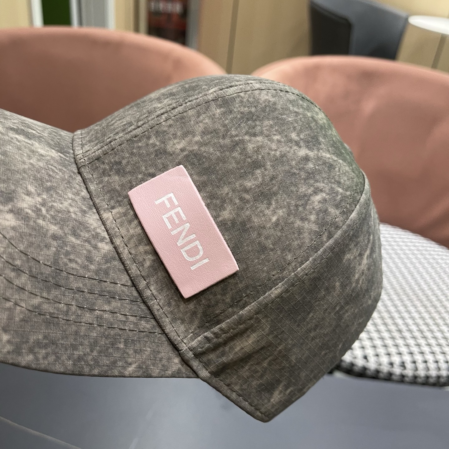 Fendi（芬迪）新款棒球帽，轻盈透气！质量超赞，基础头围56，贴片可调节，上图必卖款！