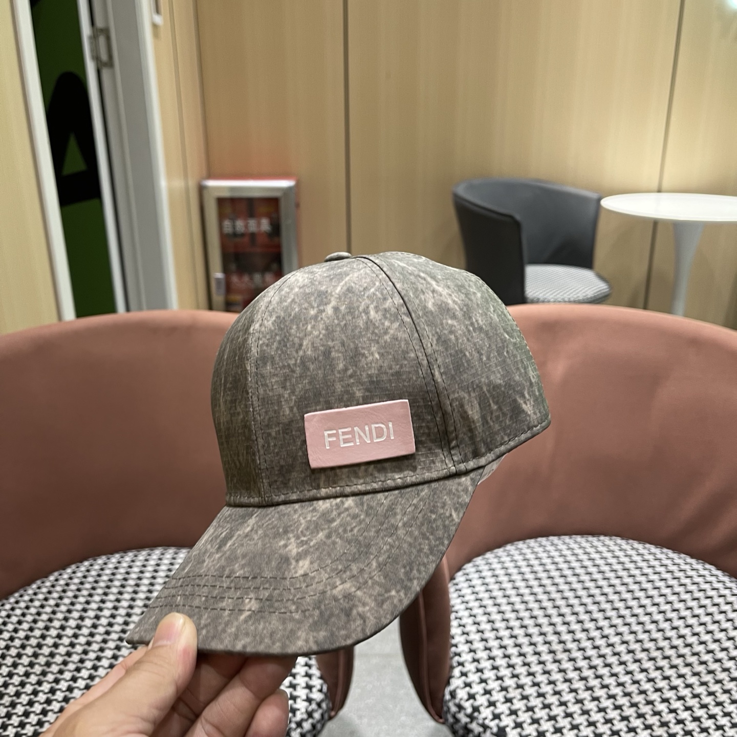 Fendi（芬迪）新款棒球帽，轻盈透气！质量超赞，基础头围56，贴片可调节，上图必卖款！