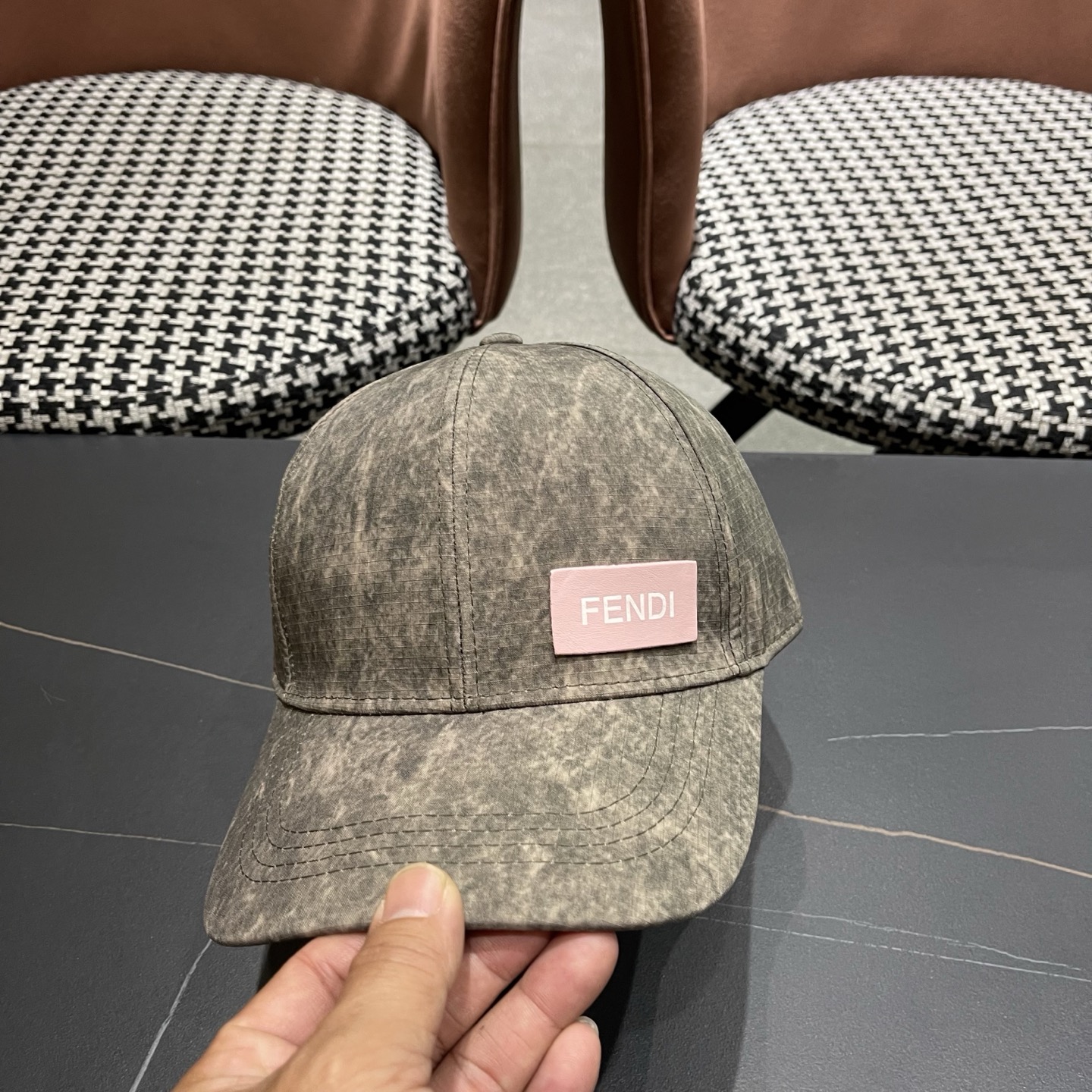 Fendi（芬迪）新款棒球帽，轻盈透气！质量超赞，基础头围56，贴片可调节，上图必卖款！