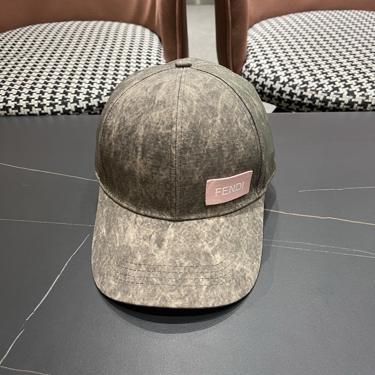 Fendi（芬迪）新款棒球帽，轻盈透气！质量超赞，基础头围56，贴片可调节，上图必卖款！