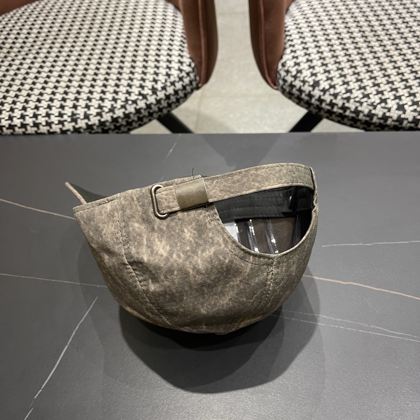 Fendi（芬迪）新款棒球帽，轻盈透气！质量超赞，基础头围56，贴片可调节，上图必卖款！