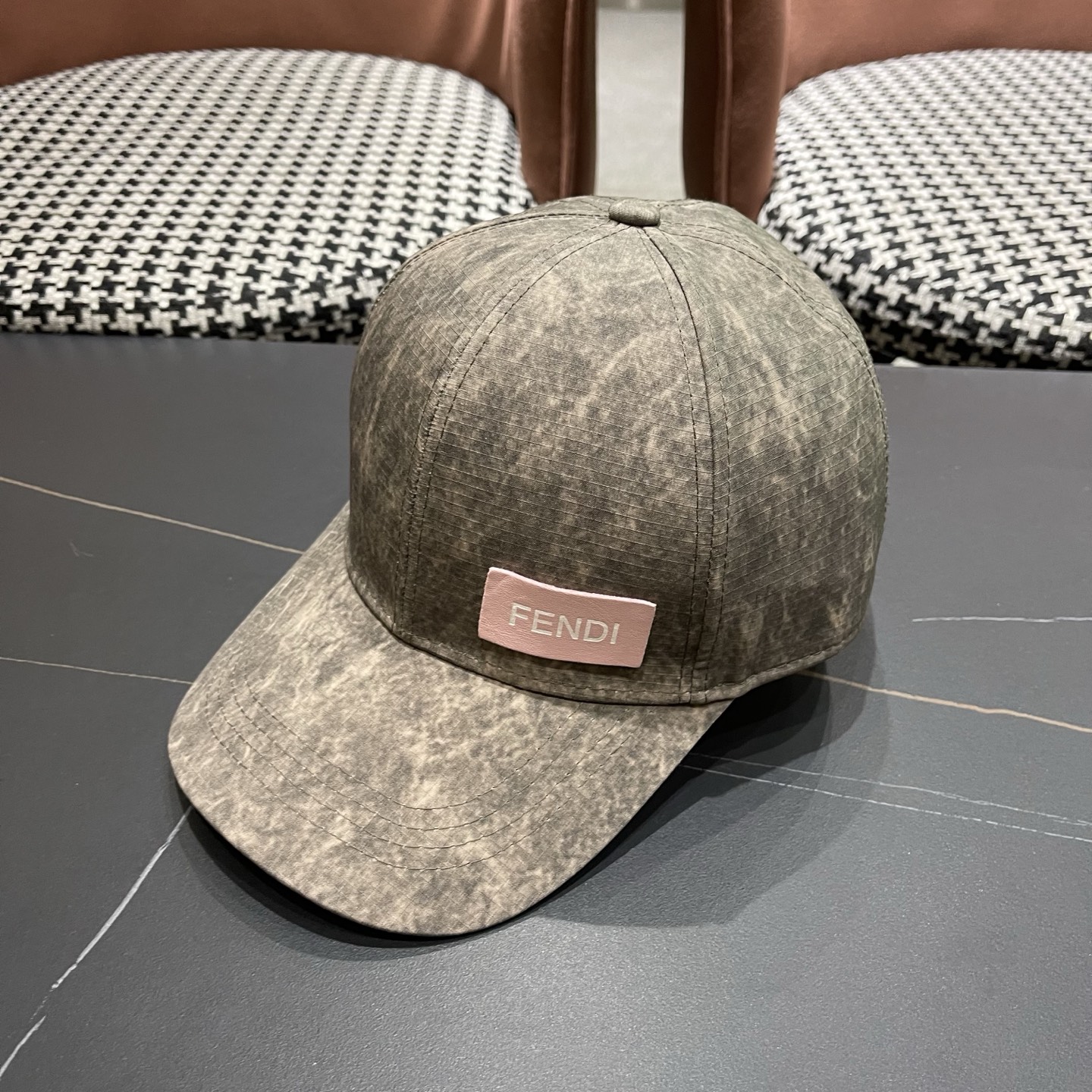 Fendi（芬迪）新款棒球帽，轻盈透气！质量超赞，基础头围56，贴片可调节，上图必卖款！