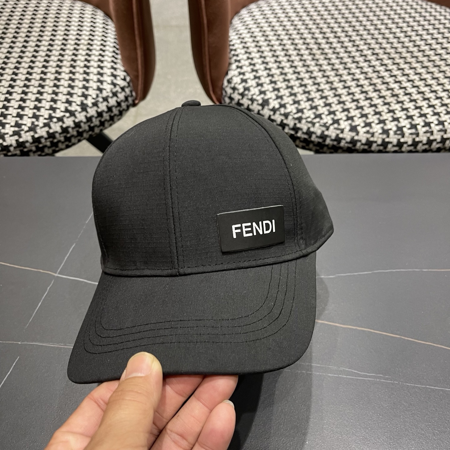 Fendi（芬迪）新款棒球帽，轻盈透气！质量超赞，基础头围56，贴片可调节，上图必卖款！