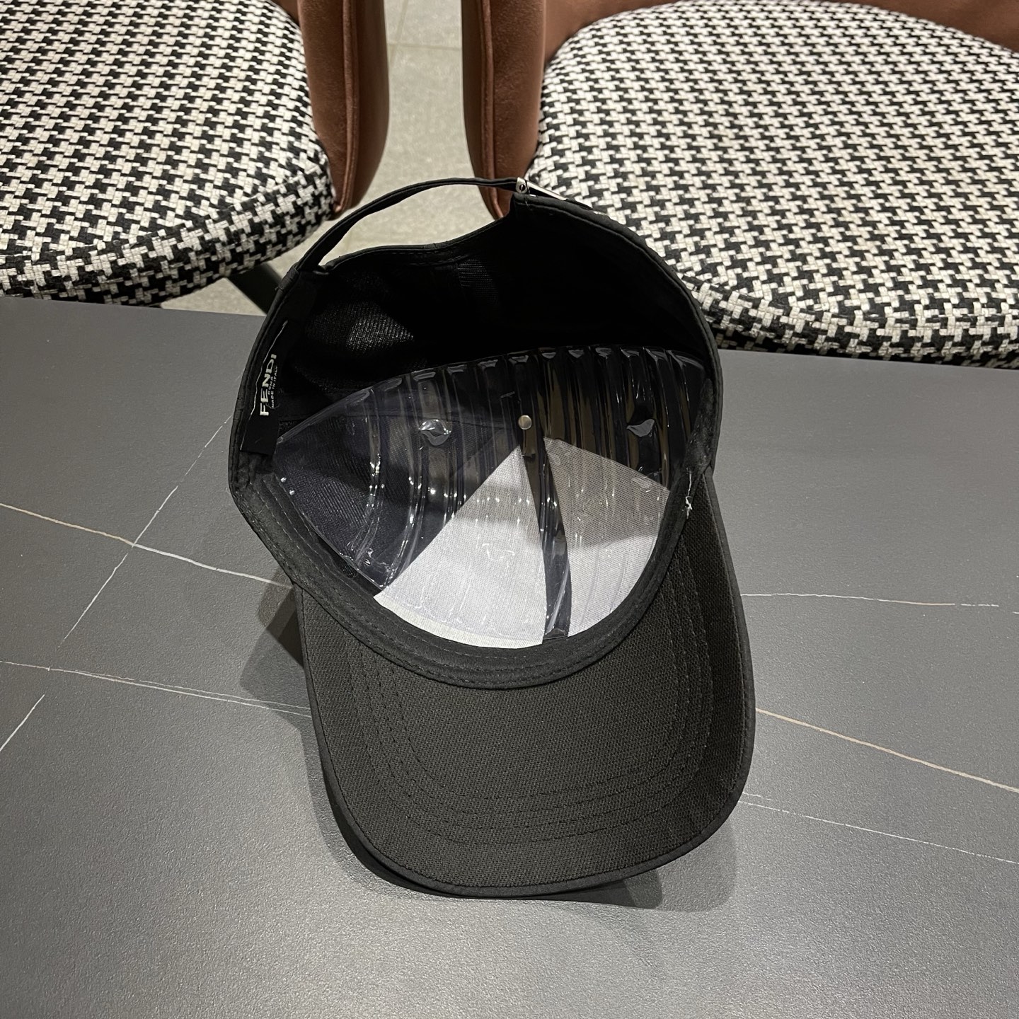 Fendi（芬迪）新款棒球帽，轻盈透气！质量超赞，基础头围56，贴片可调节，上图必卖款！