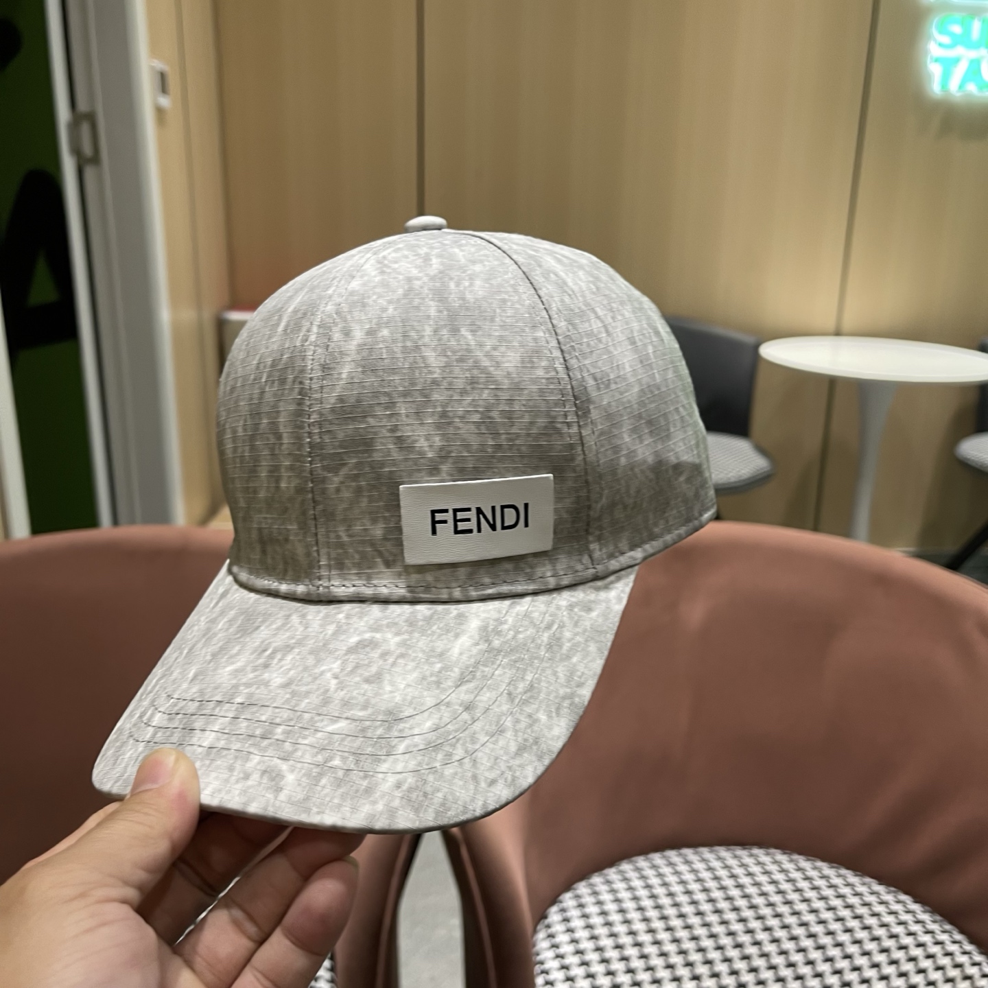 Fendi（芬迪）新款棒球帽，轻盈透气！质量超赞，基础头围56，贴片可调节，上图必卖款！