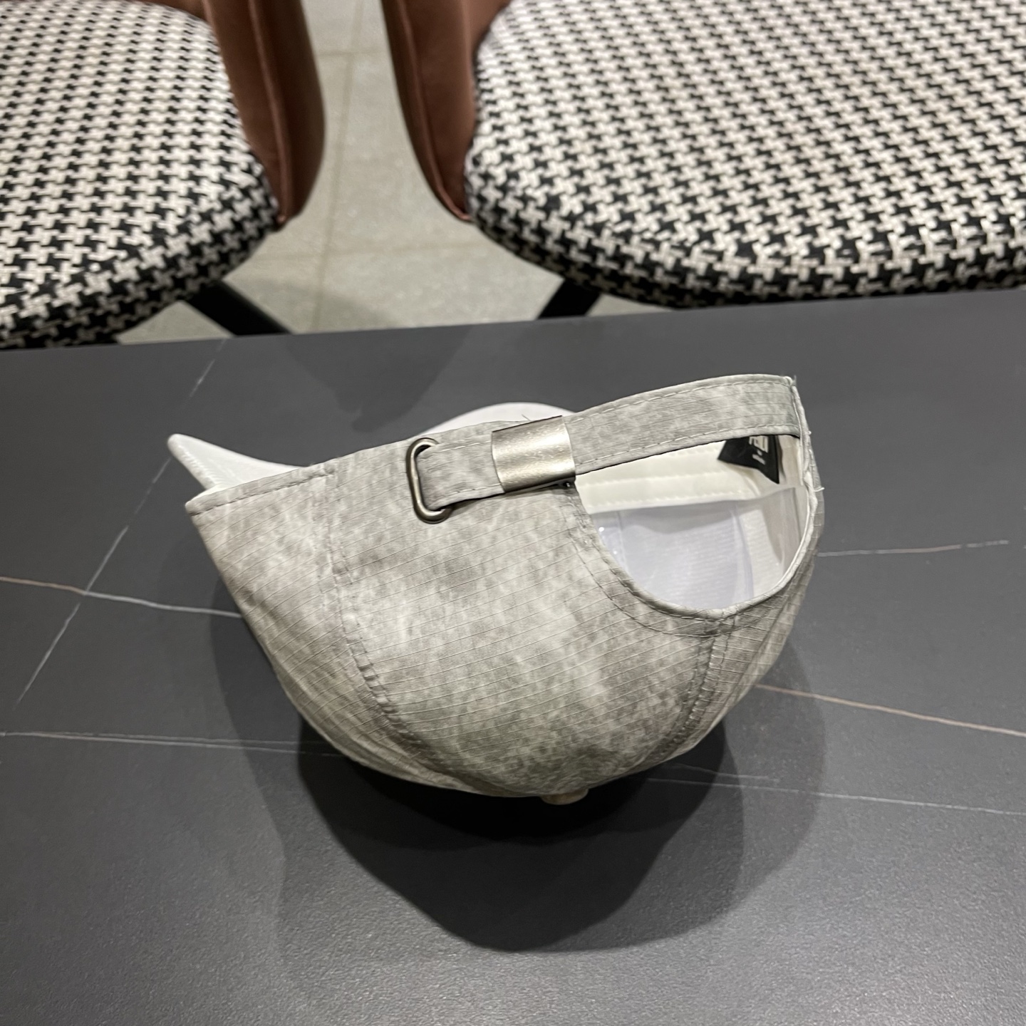 Fendi（芬迪）新款棒球帽，轻盈透气！质量超赞，基础头围56，贴片可调节，上图必卖款！