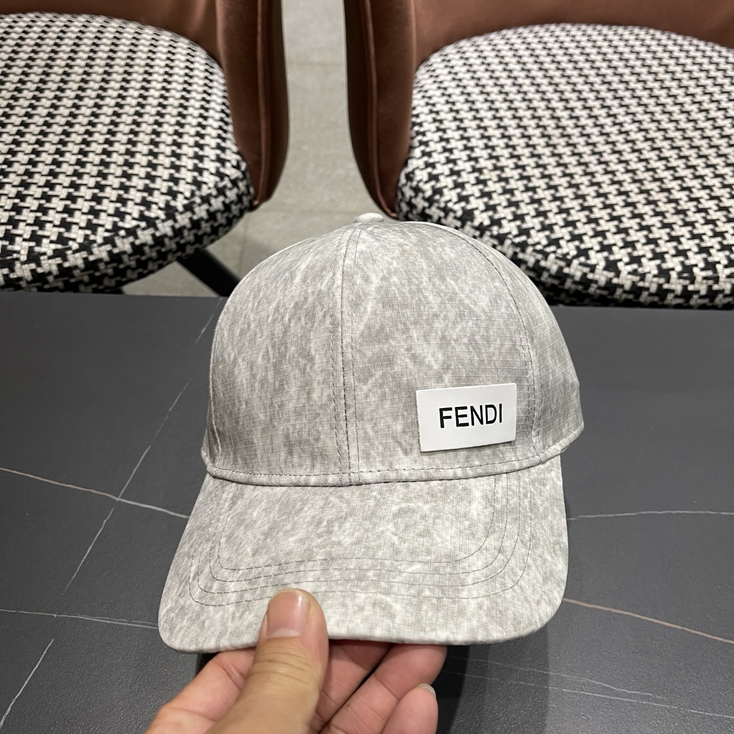 Fendi（芬迪）新款棒球帽，轻盈透气！质量超赞，基础头围56，贴片可调节，上图必卖款！