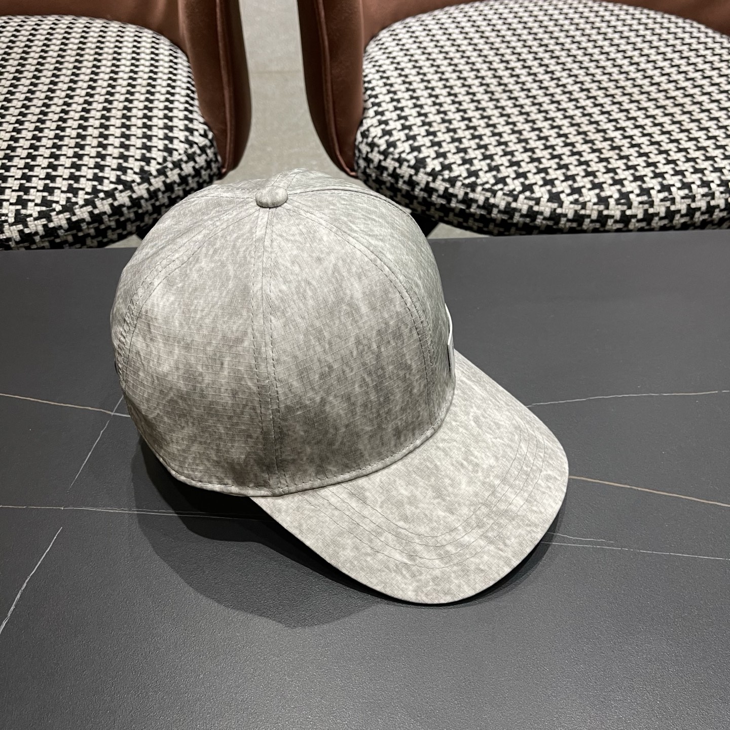 Fendi（芬迪）新款棒球帽，轻盈透气！质量超赞，基础头围56，贴片可调节，上图必卖款！