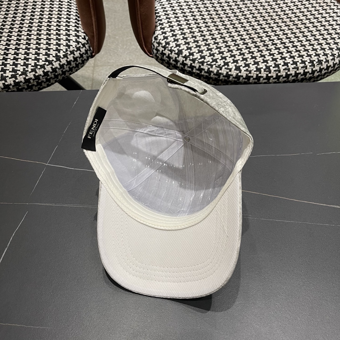 Fendi（芬迪）新款棒球帽，轻盈透气！质量超赞，基础头围56，贴片可调节，上图必卖款！