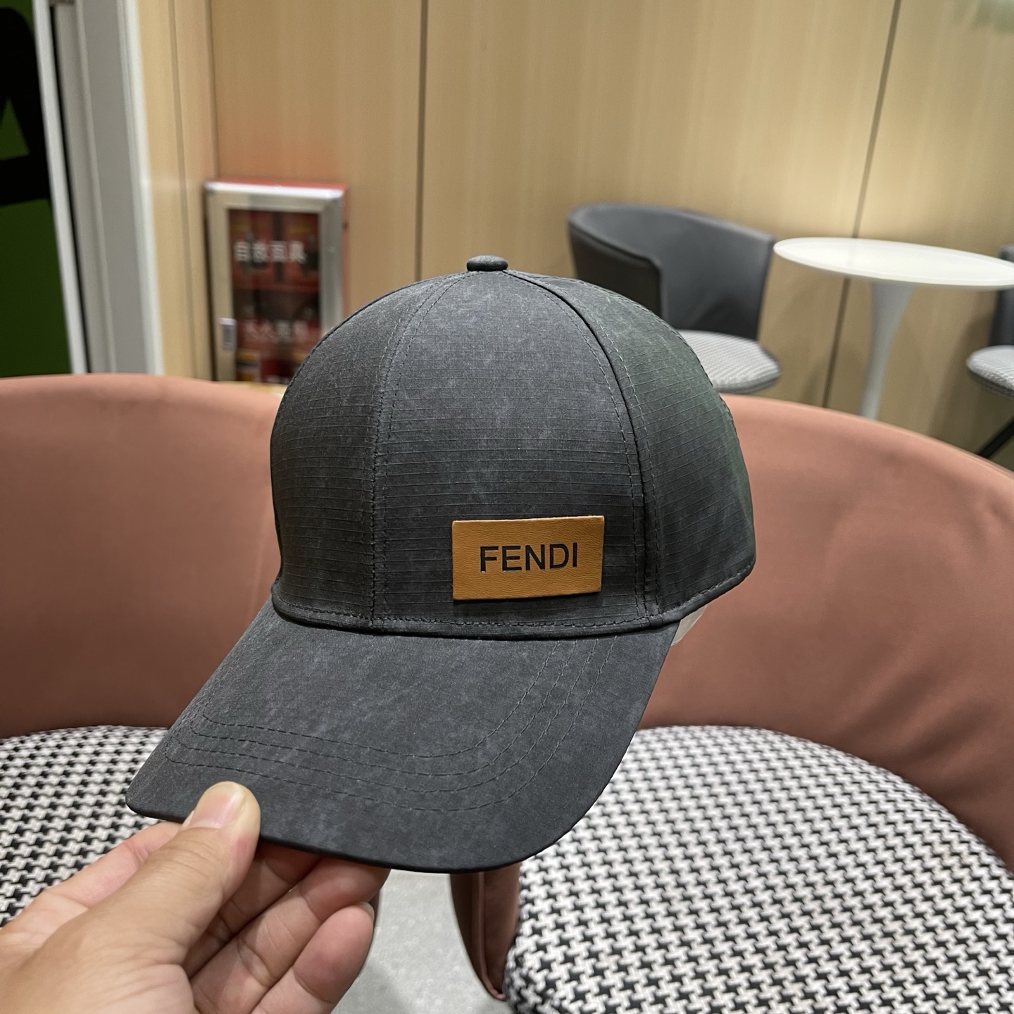 Fendi（芬迪）新款棒球帽，轻盈透气！质量超赞，基础头围56，贴片可调节，上图必卖款！