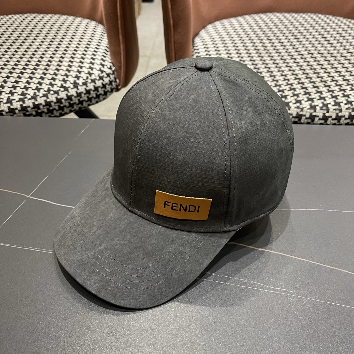 Fendi（芬迪）新款棒球帽，轻盈透气！质量超赞，基础头围56，贴片可调节，上图必卖款！