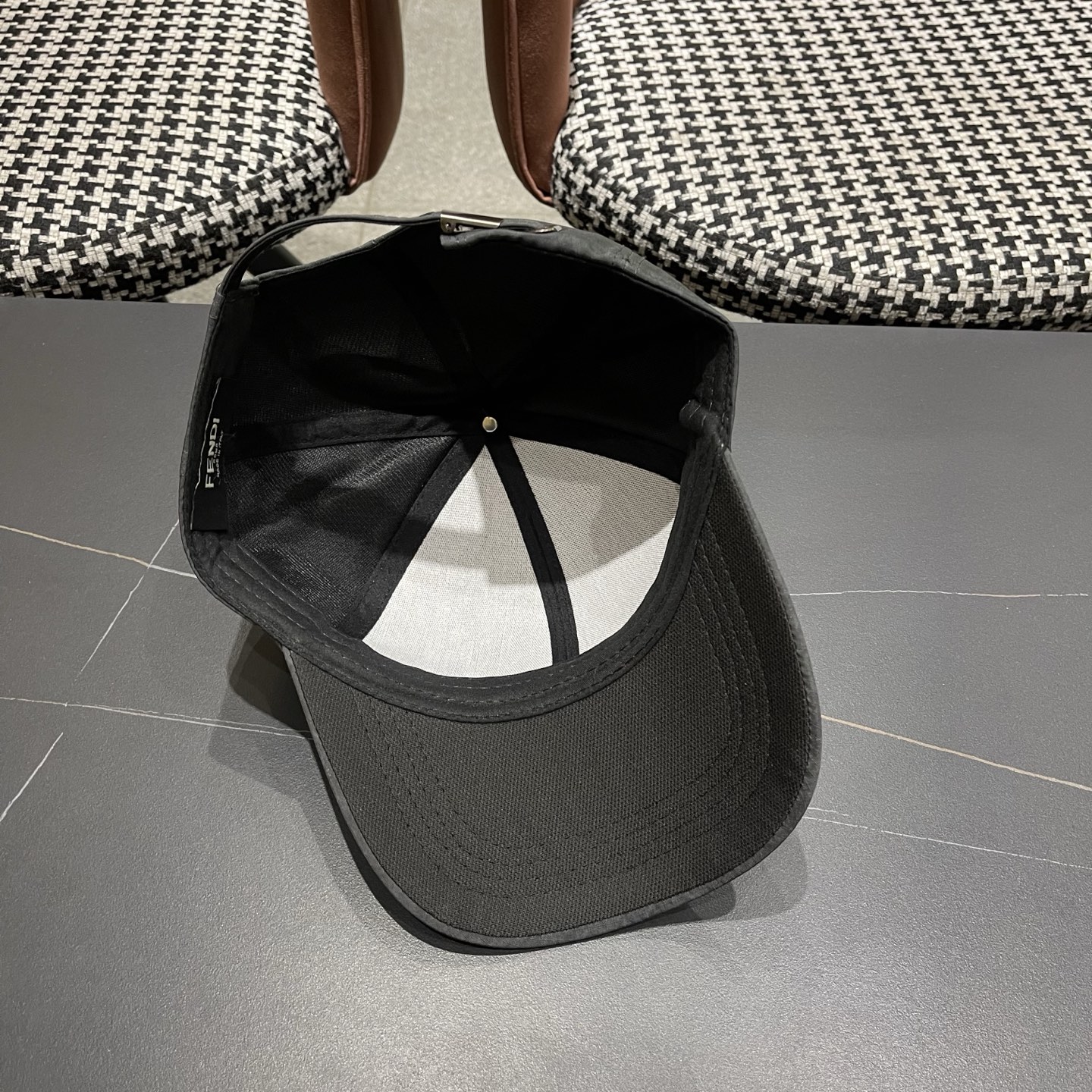 Fendi（芬迪）新款棒球帽，轻盈透气！质量超赞，基础头围56，贴片可调节，上图必卖款！