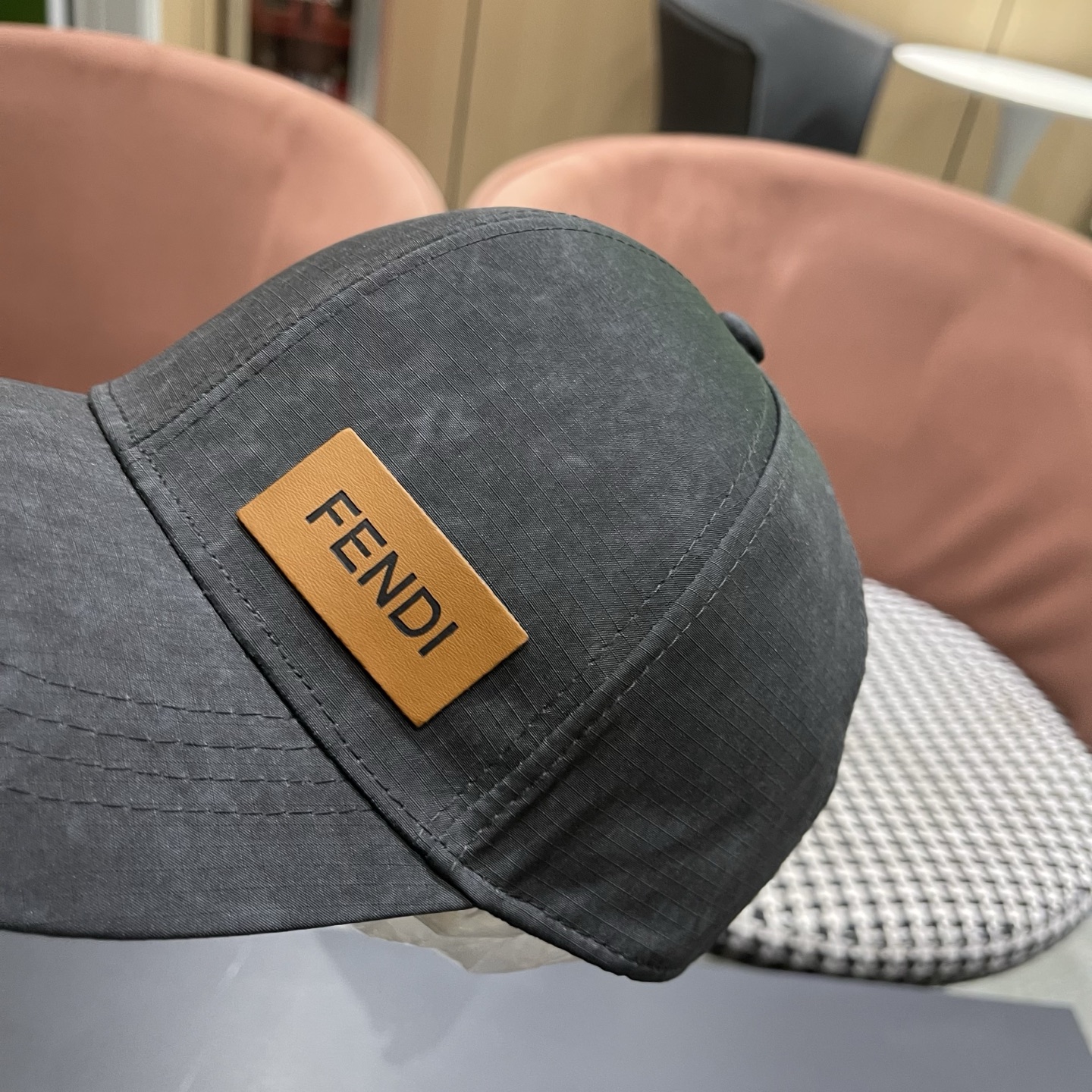 Fendi（芬迪）新款棒球帽，轻盈透气！质量超赞，基础头围56，贴片可调节，上图必卖款！