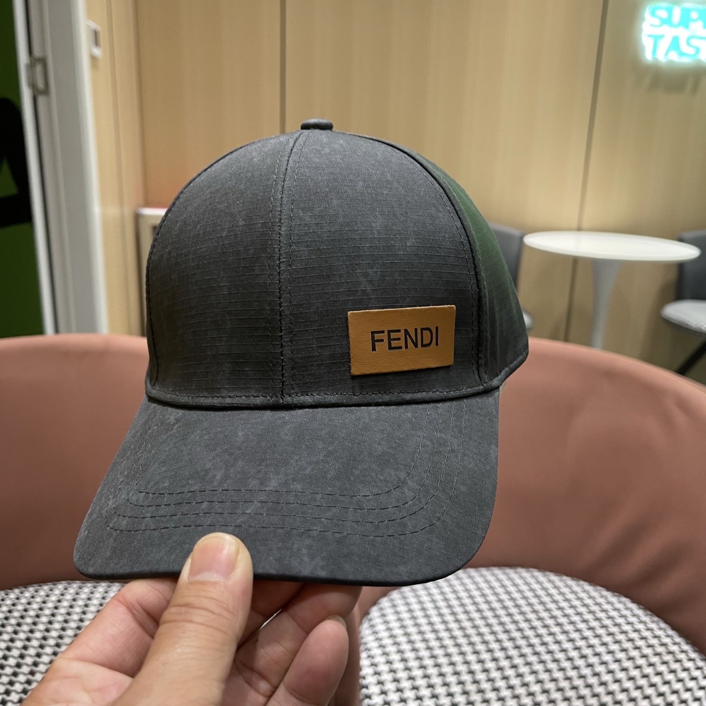 Fendi（芬迪）新款棒球帽，轻盈透气！质量超赞，基础头围56，贴片可调节，上图必卖款！