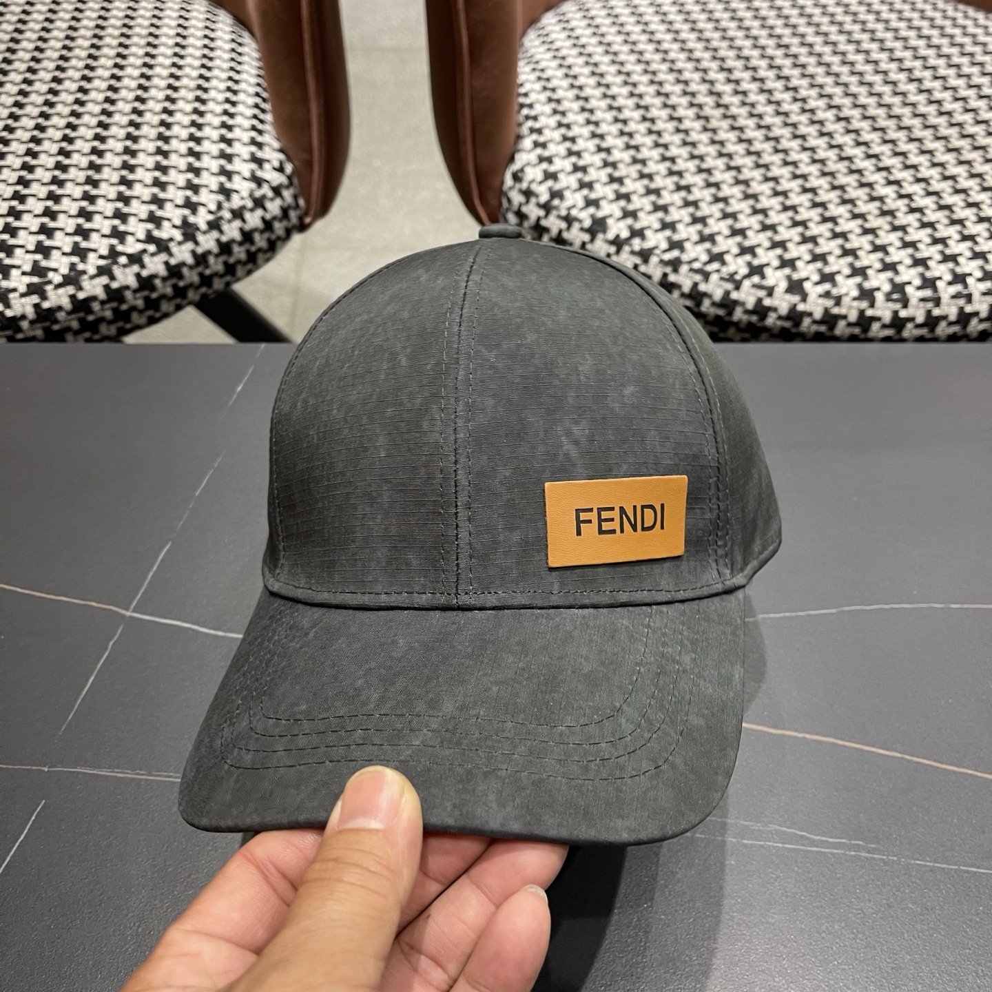 Fendi（芬迪）新款棒球帽，轻盈透气！质量超赞，基础头围56，贴片可调节，上图必卖款！