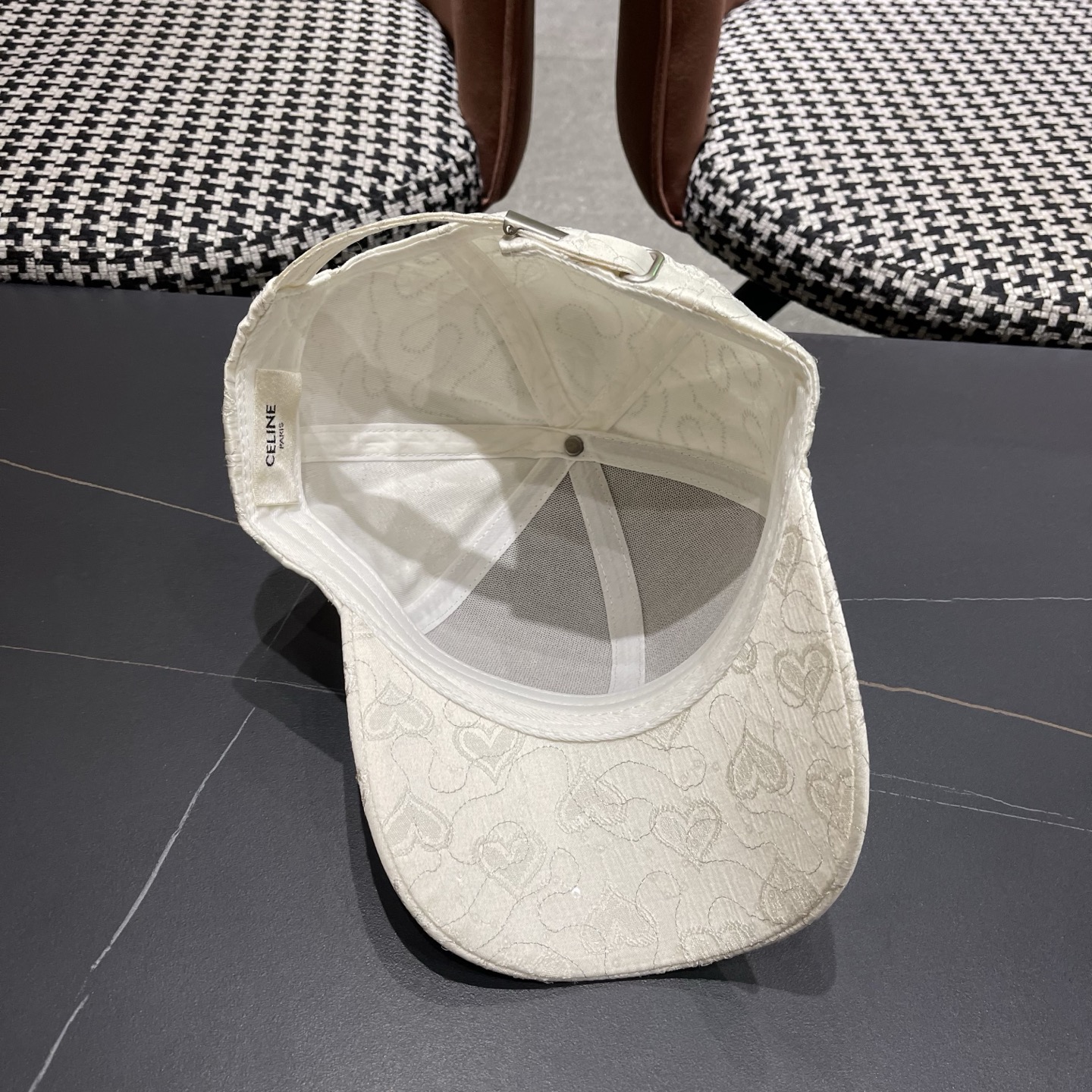 【CELINE赛琳】新款经典休闲潮流款 棒球帽日韩风格，随便搭配都超好看！出门旅游，绝对要入手的一款
